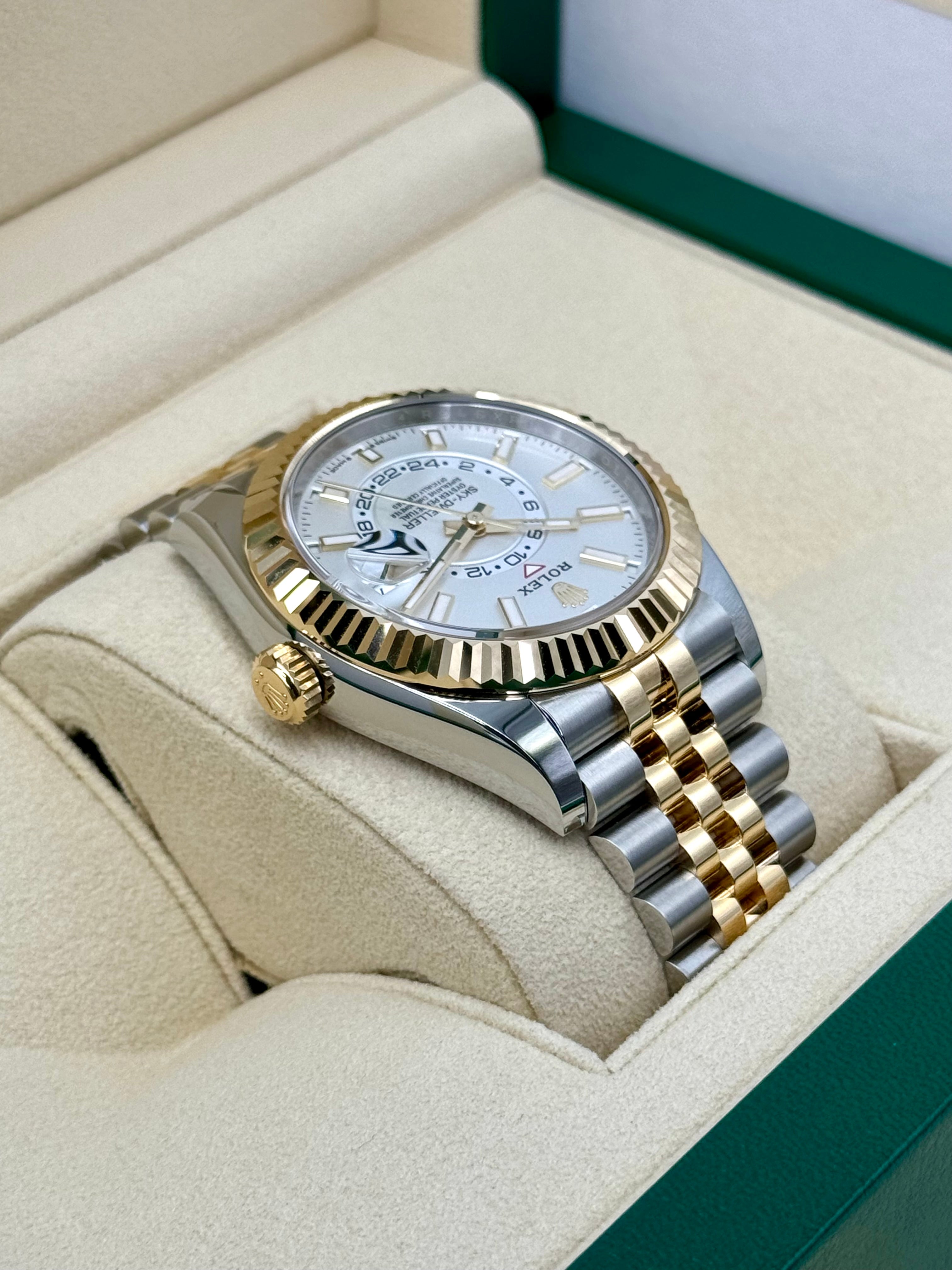NEW 2024 ロレックス スカイドゥエラー 42mm 336933 ツートーンジュビリーホワイトダイヤル