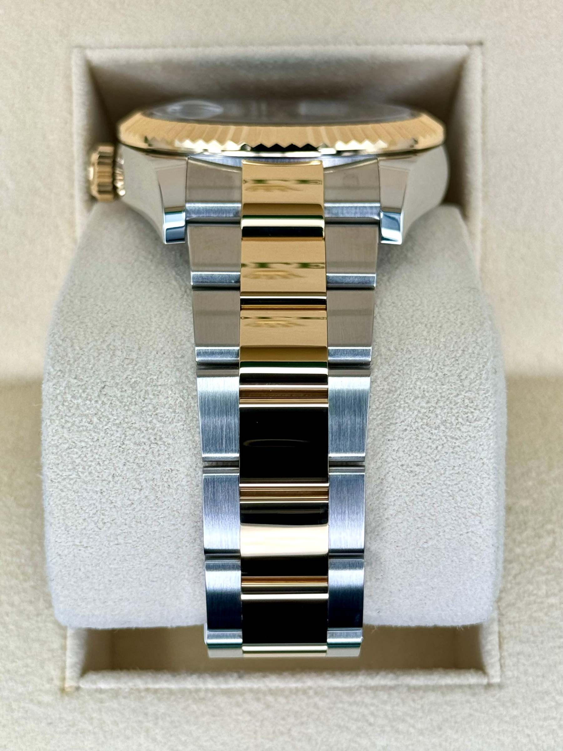 NEW 2024 ロレックス スカイドゥエラー 42mm 336933 ツートーンオイスターブラックダイヤル