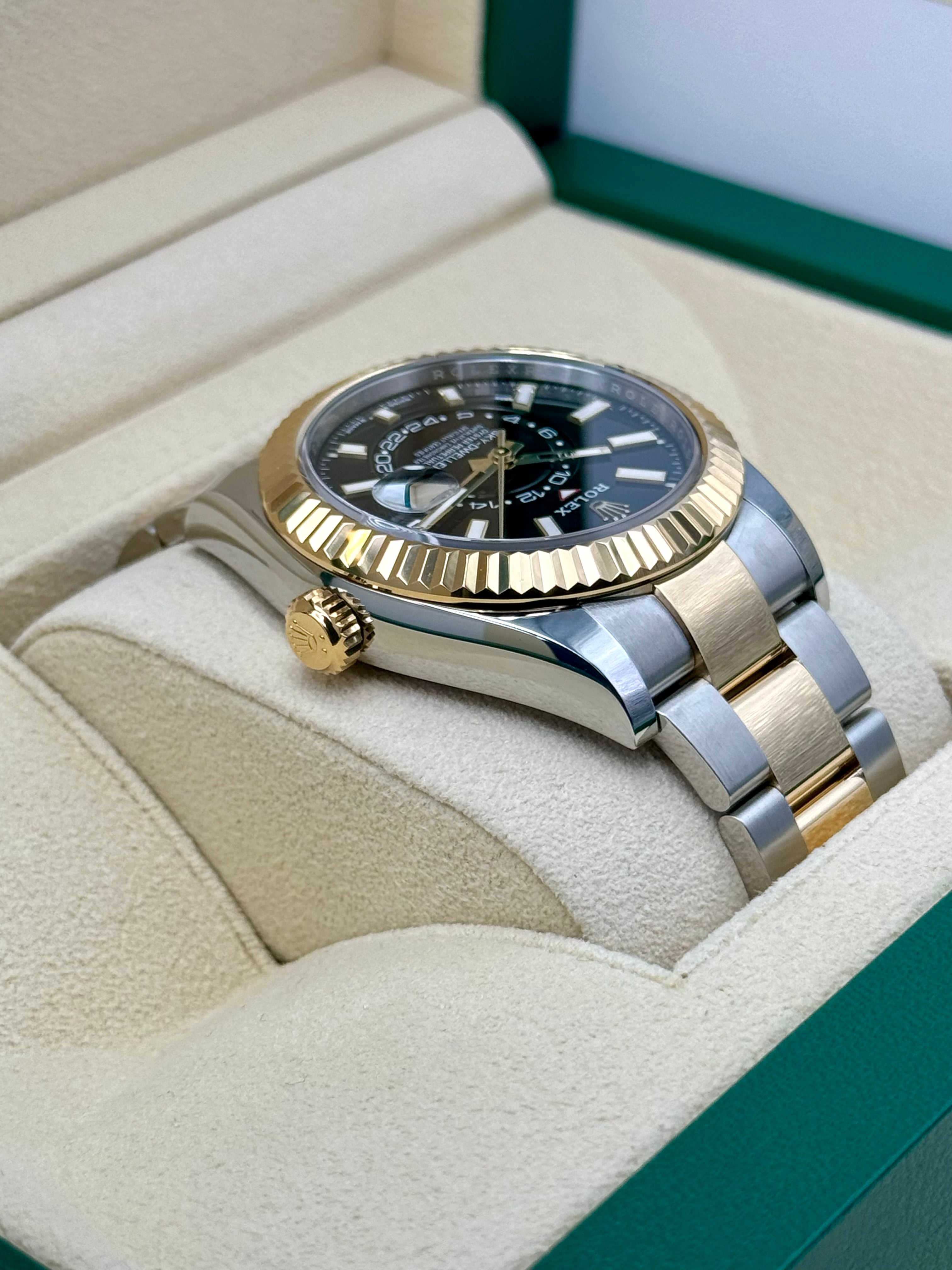 NEW 2024 ロレックス スカイドゥエラー 42mm 336933 ツートーンオイスターブラックダイヤル