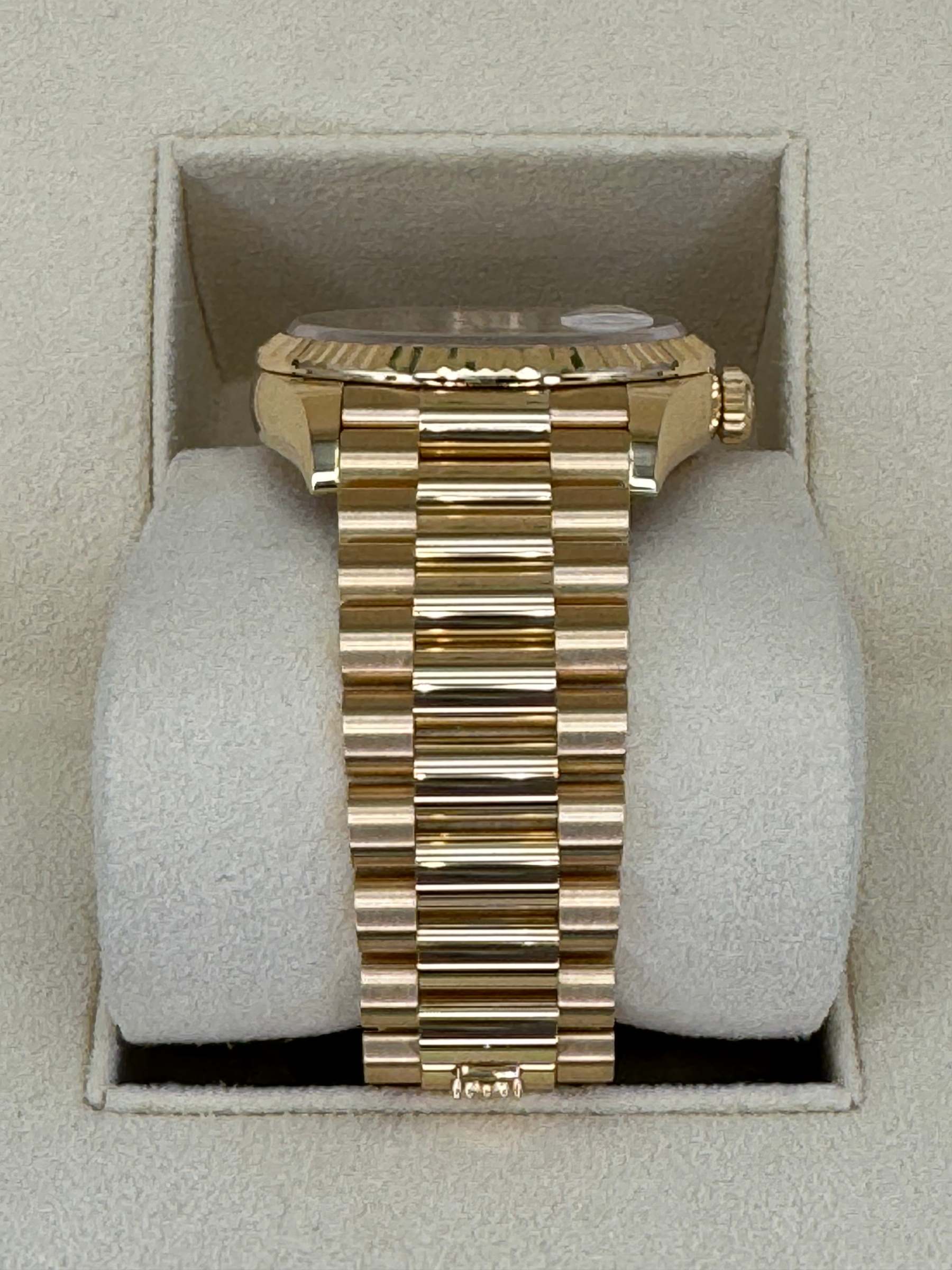 NEW 2024 ロレックス デイデイト 36mm 128238 シャンパンダイヤ文字盤