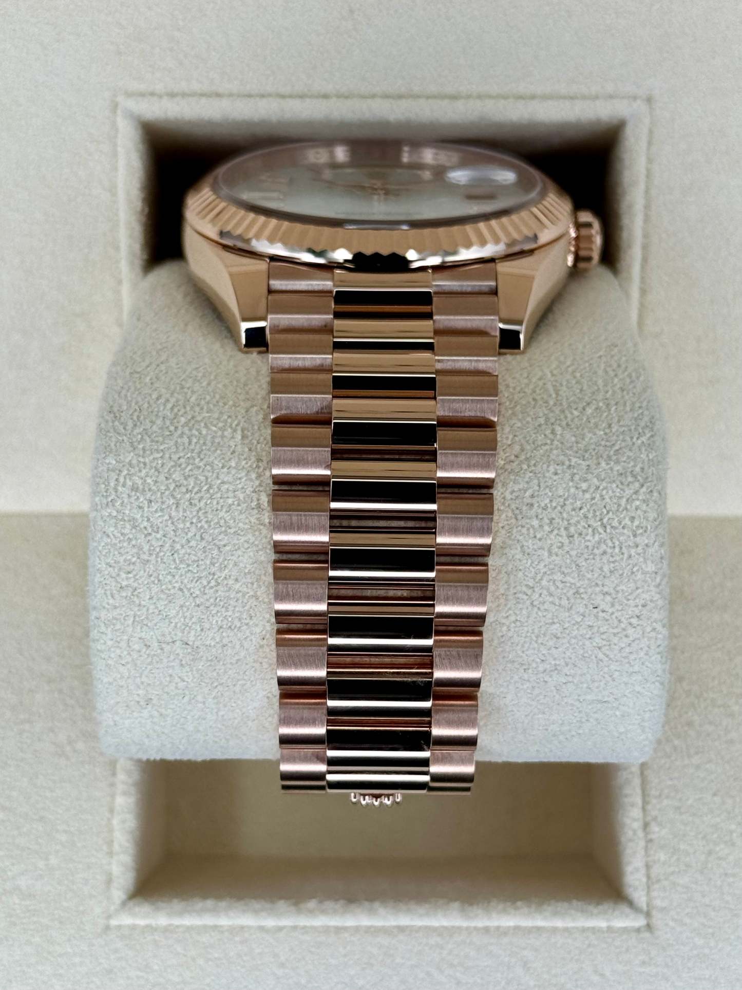 NEW 2024 ロレックス デイデイト 40mm 228235 ローズゴールド MOP ダイヤ文字盤