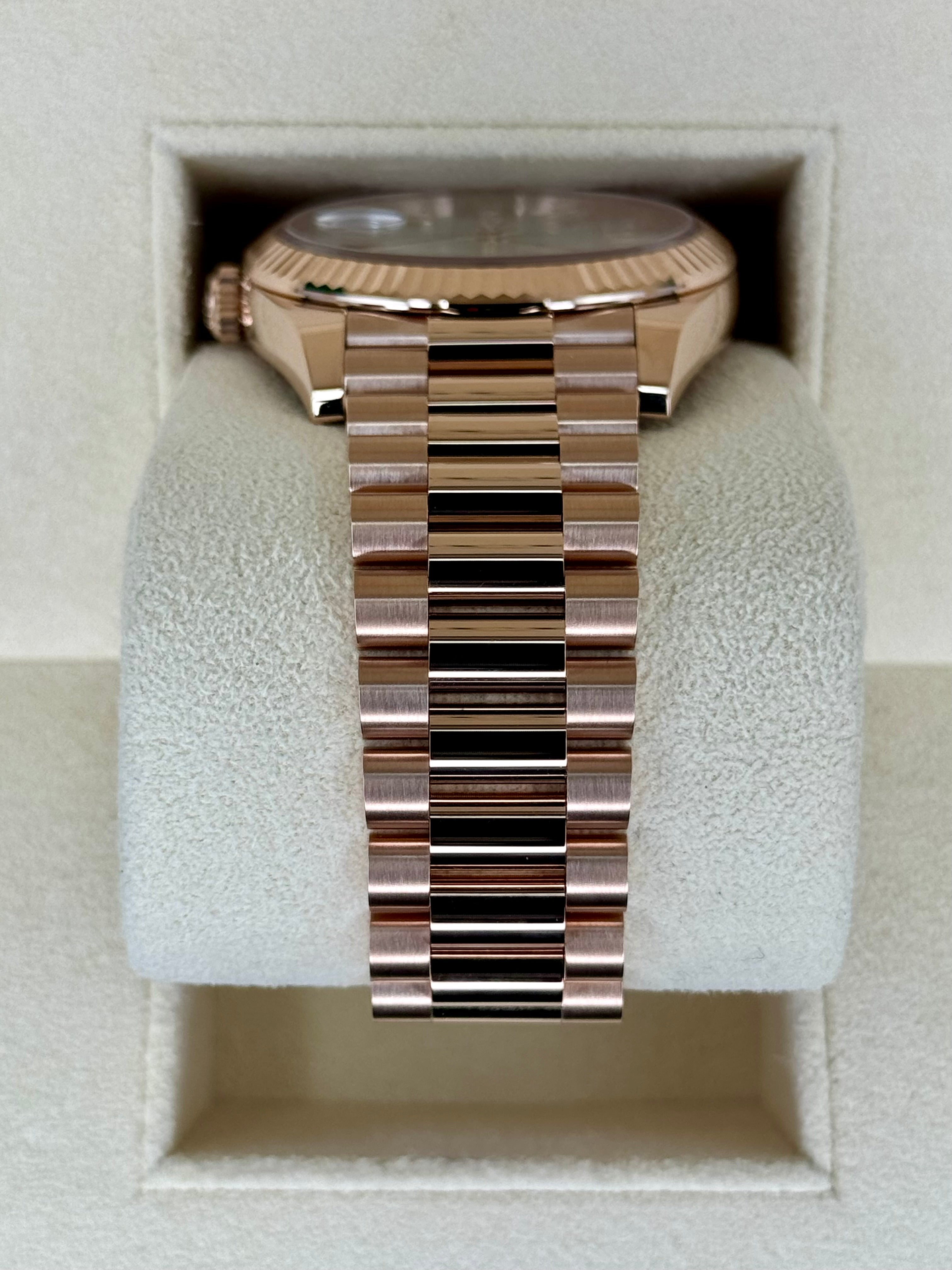NEW 2024 ロレックス デイデイト 40mm 228235 ローズゴールド MOP ダイヤ文字盤