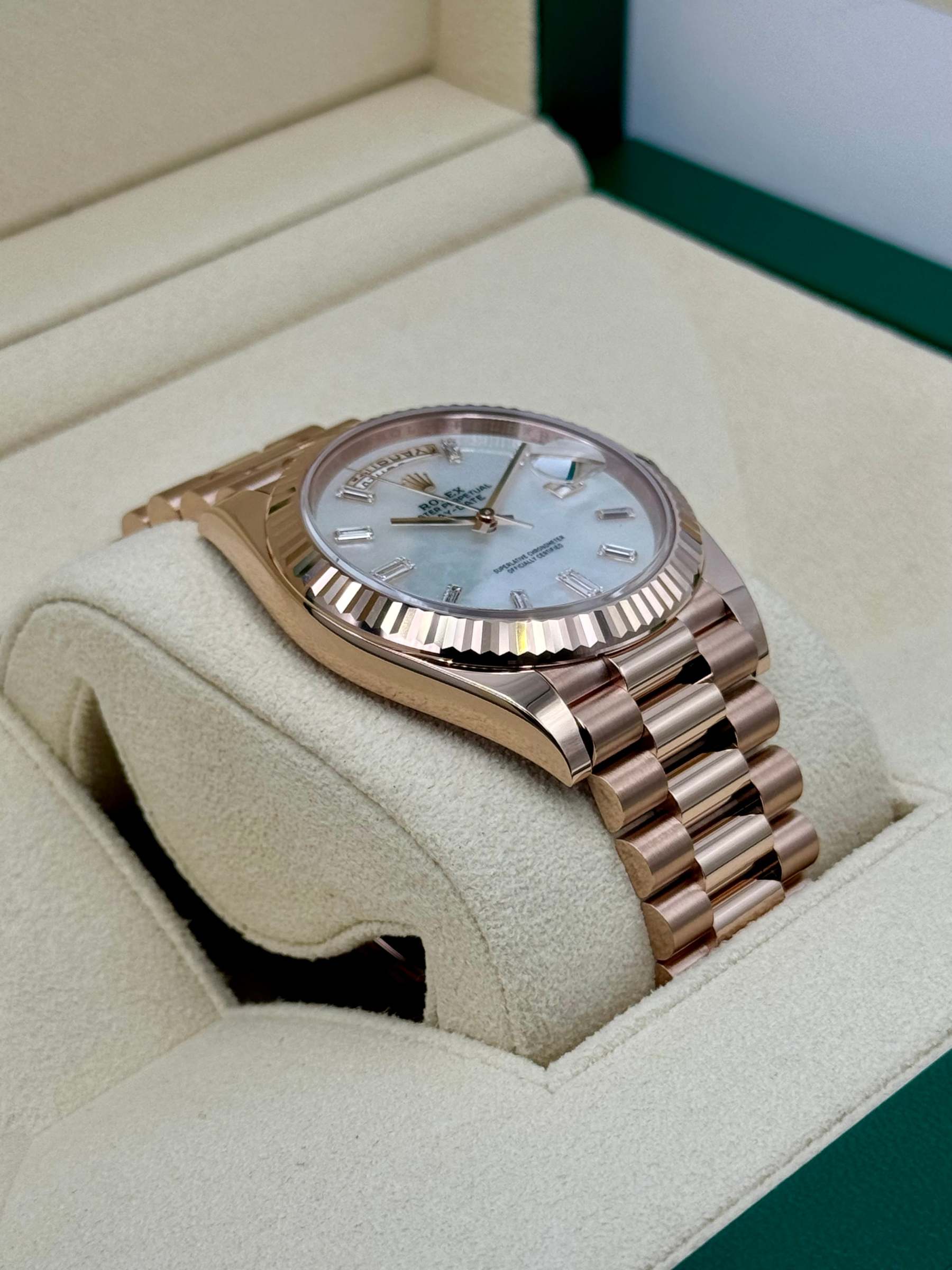NEW 2024 ロレックス デイデイト 40mm 228235 ローズゴールド MOP ダイヤ文字盤