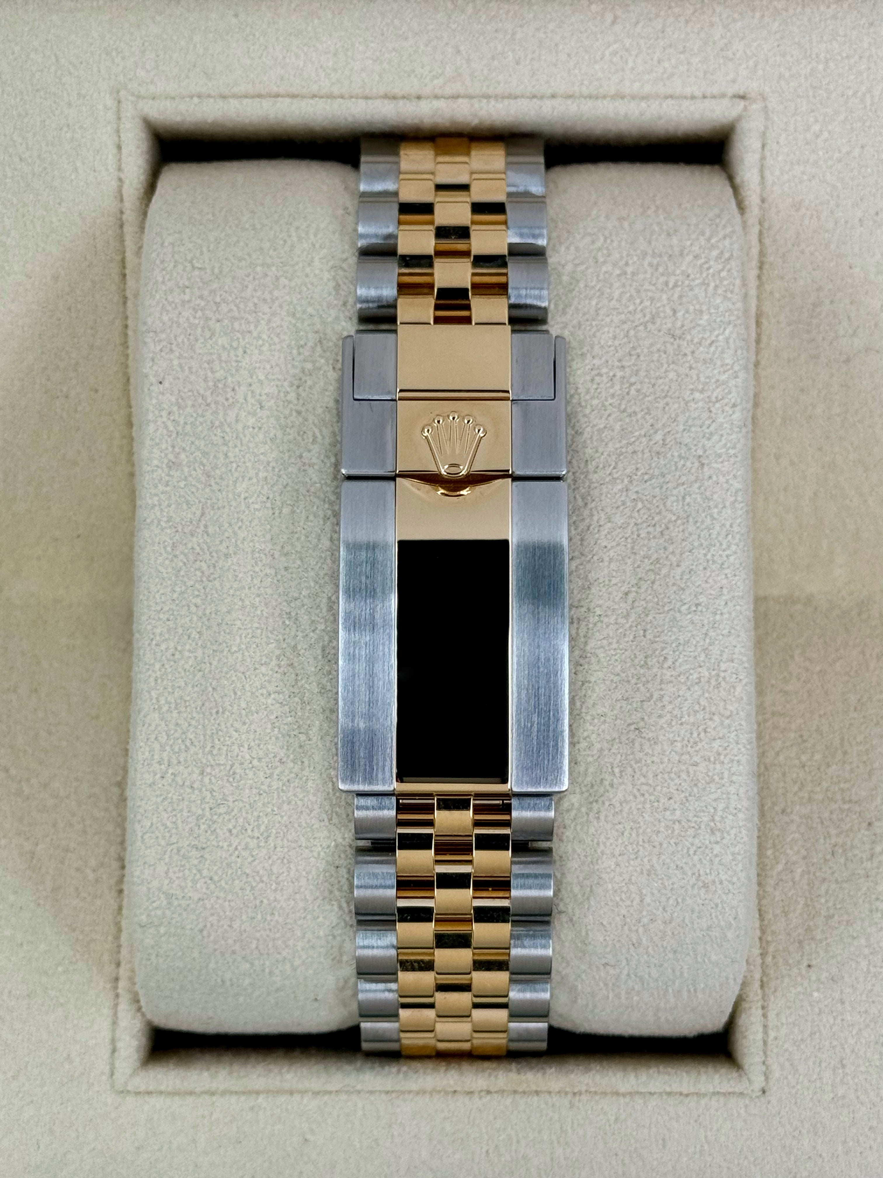 2024 ロレックス GMTマスターII 40mm 126713GRNR ツートーンジュビリーブラックダイヤル