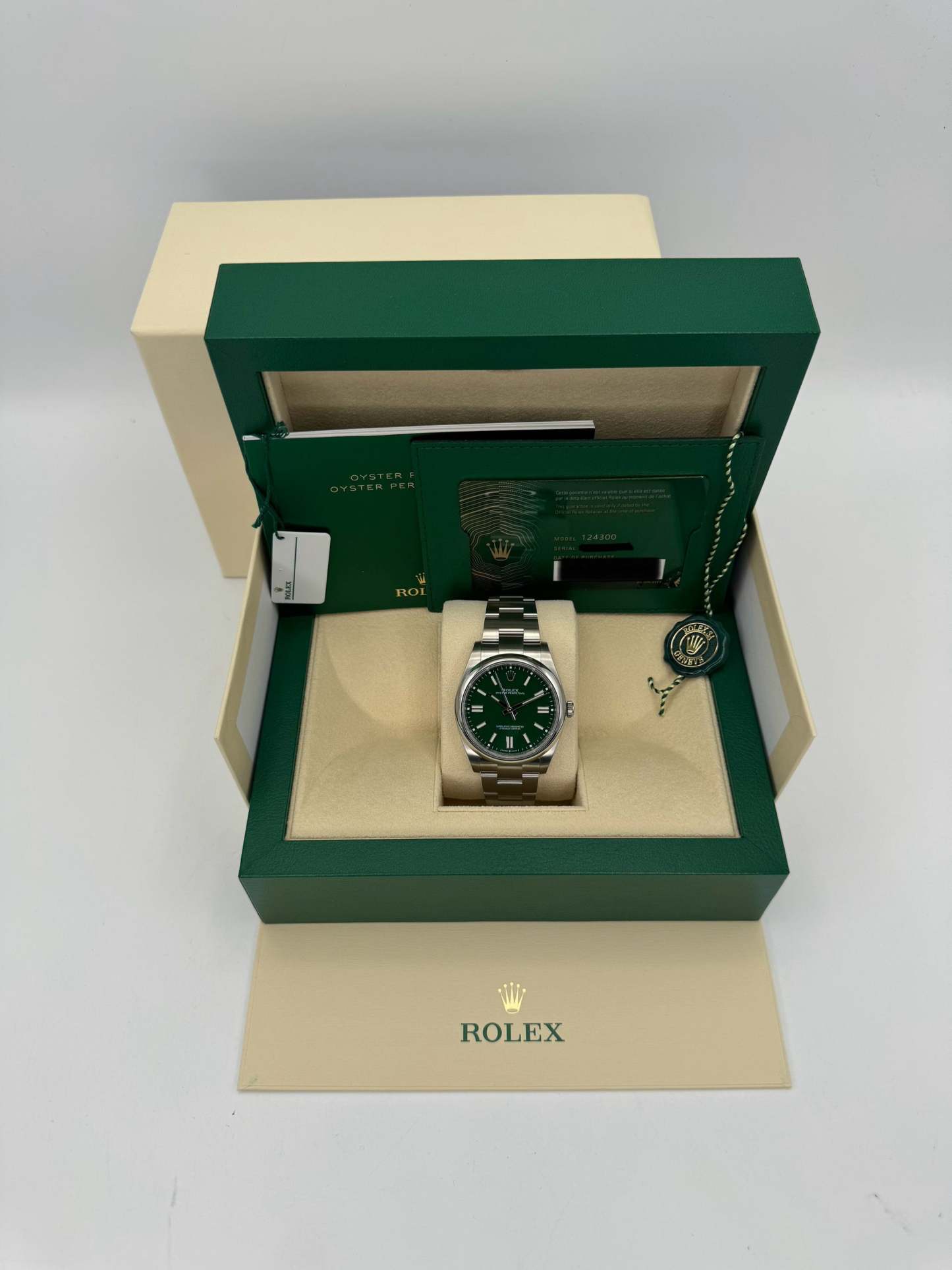 NEW 2024 ロレックス オイスターパーペチュアル 41mm 124300 グリーンダイヤル