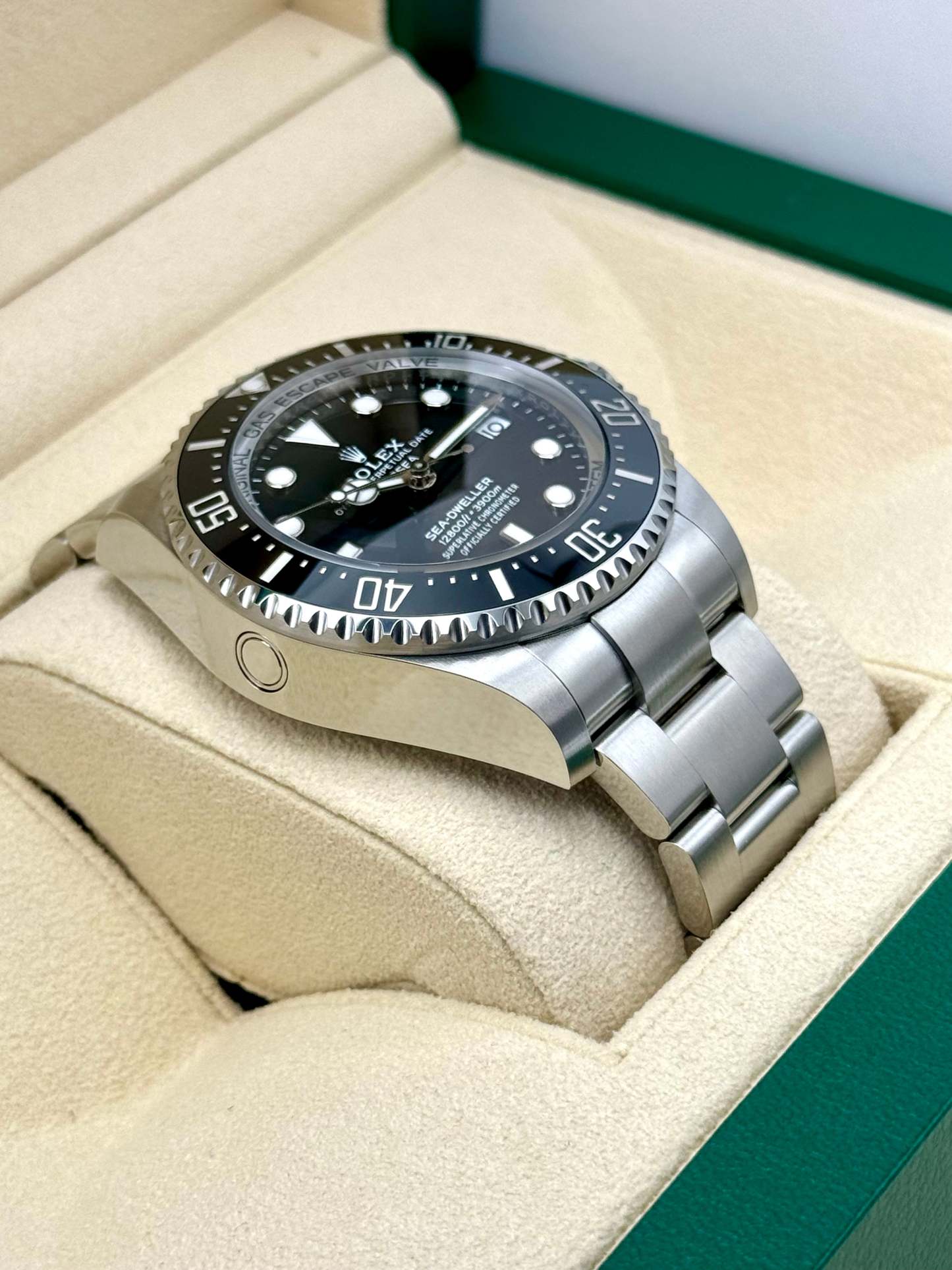 NEW 2024 Rolex Deepsea 44mm 136660 ステンレススチール ブラックダイヤル