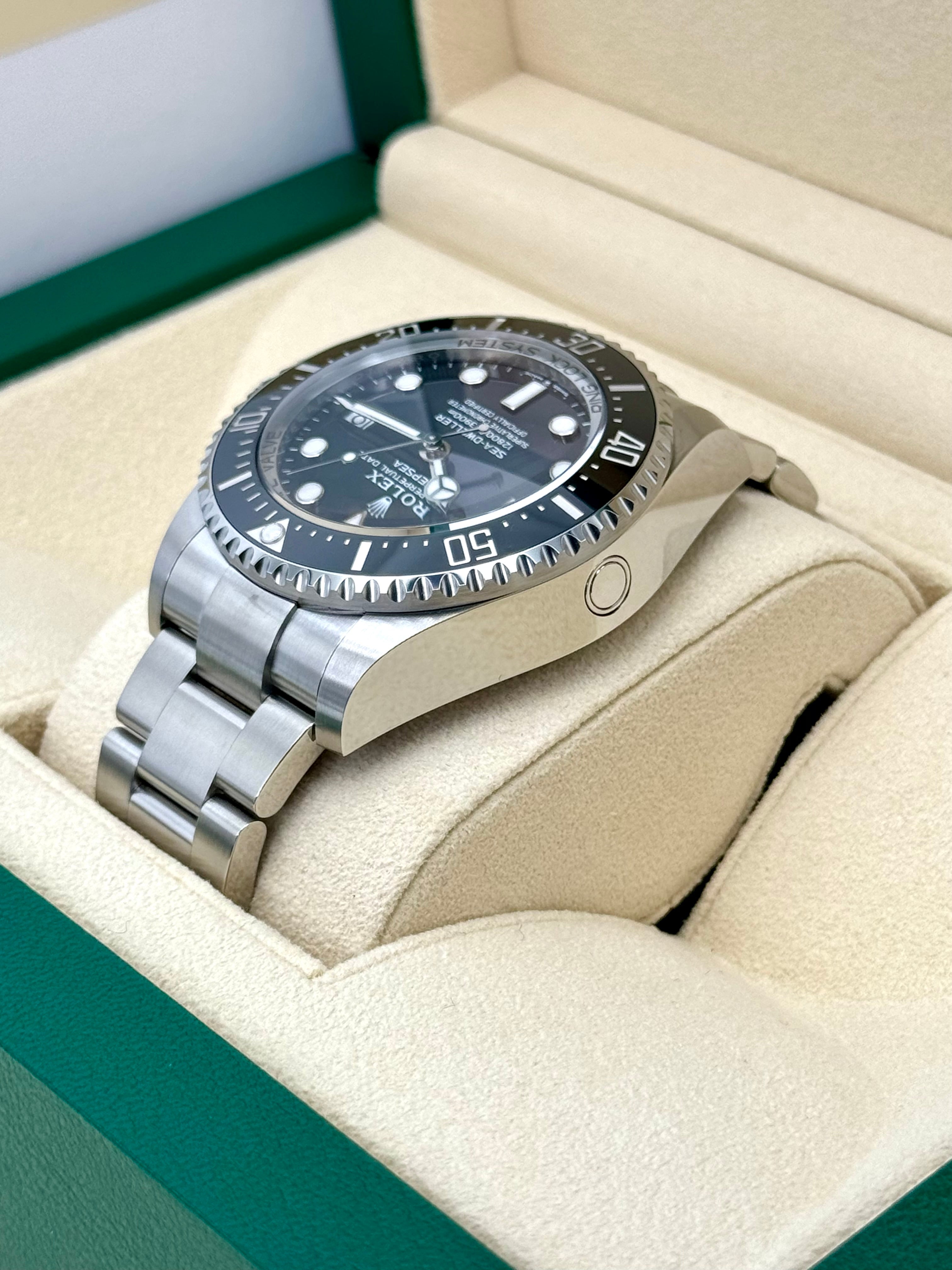 NEW 2024 Rolex Deepsea 44mm 136660 ステンレススチール ブラックダイヤル