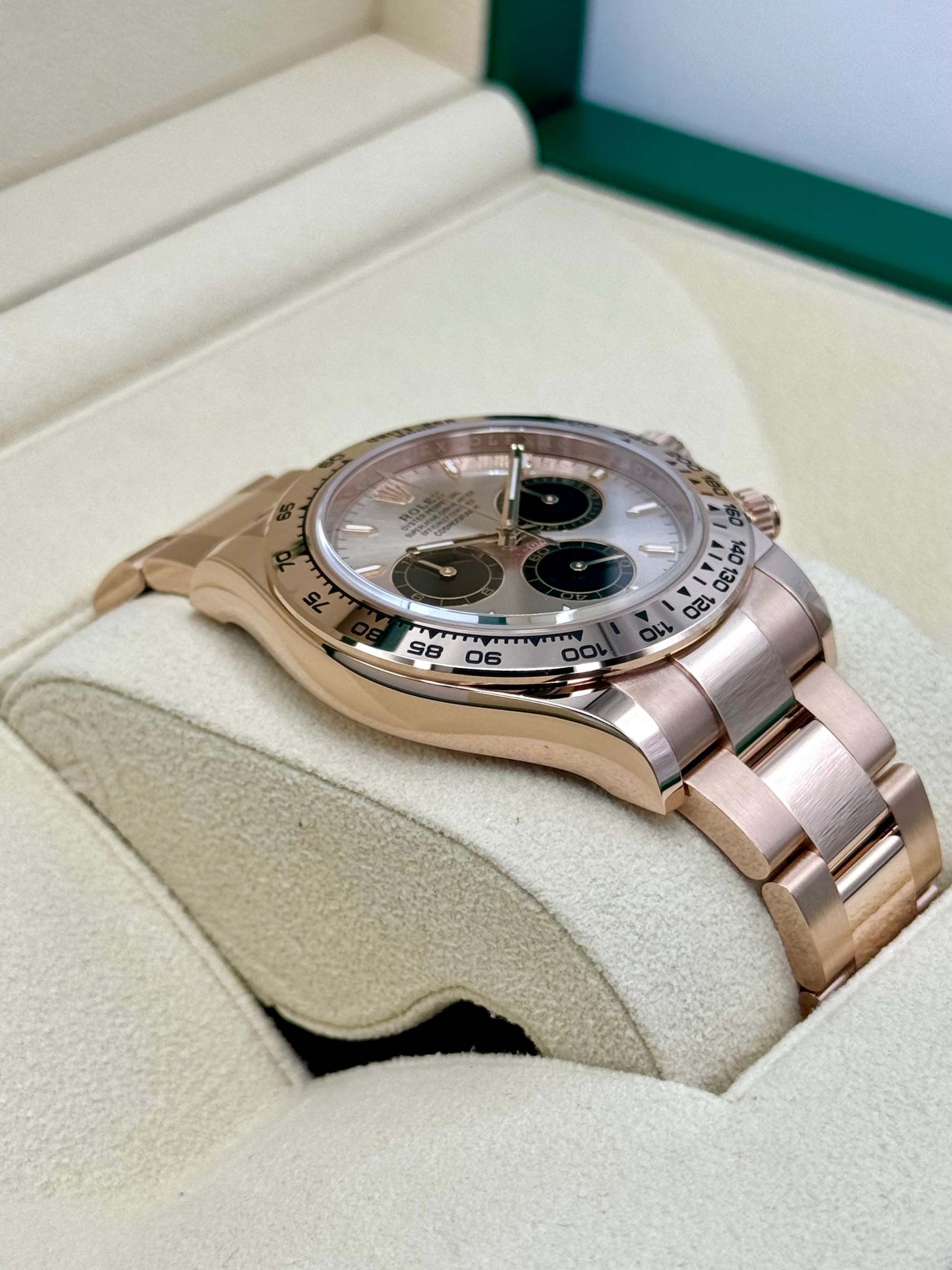 NEW 2024 ロレックス デイトナ 40mm 126505 ローズゴールドサンダストダイヤル