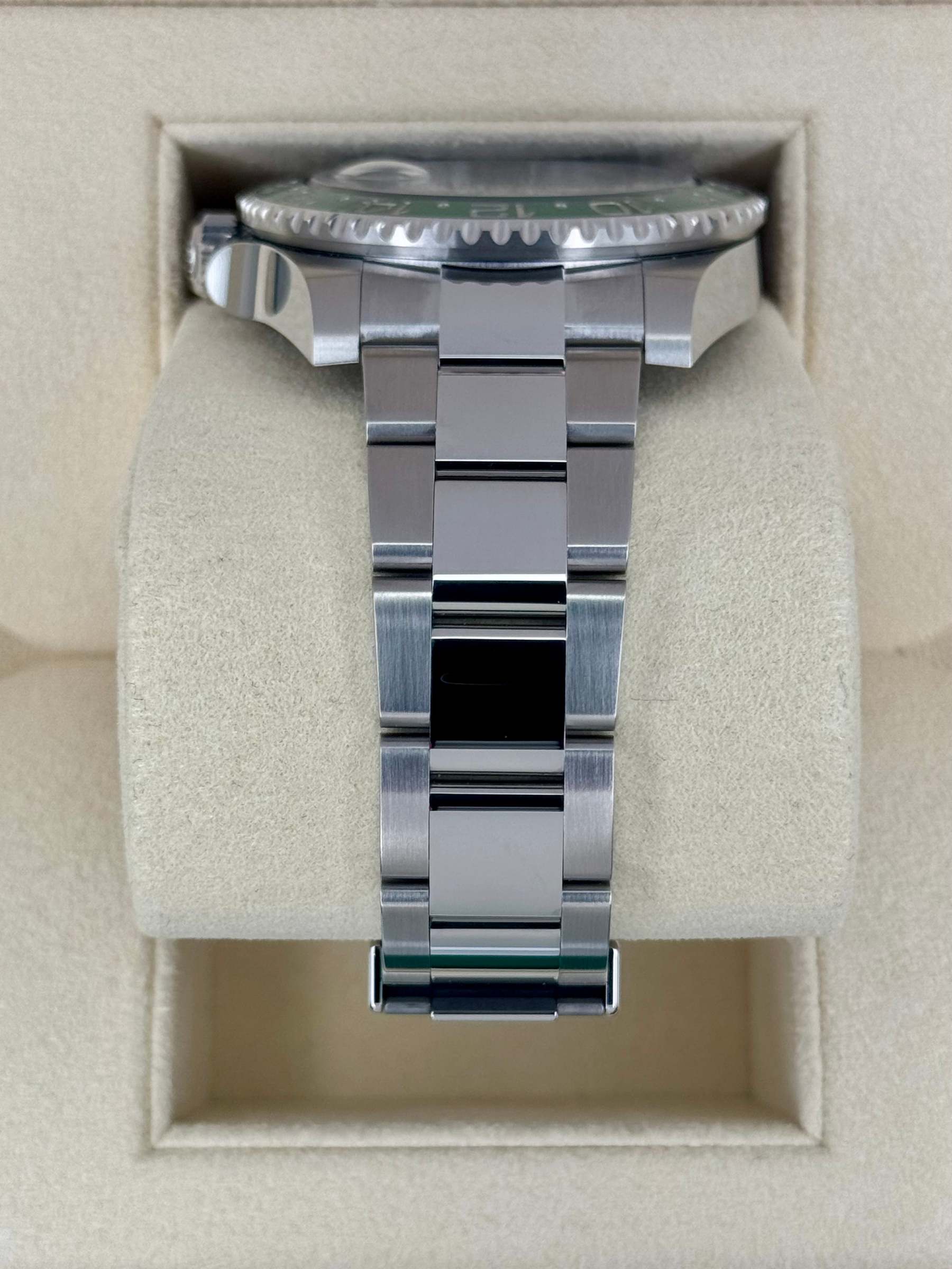 全新 2025 劳力士 GMT-Master II 40mm 126720VTNR 蚝式腕表。