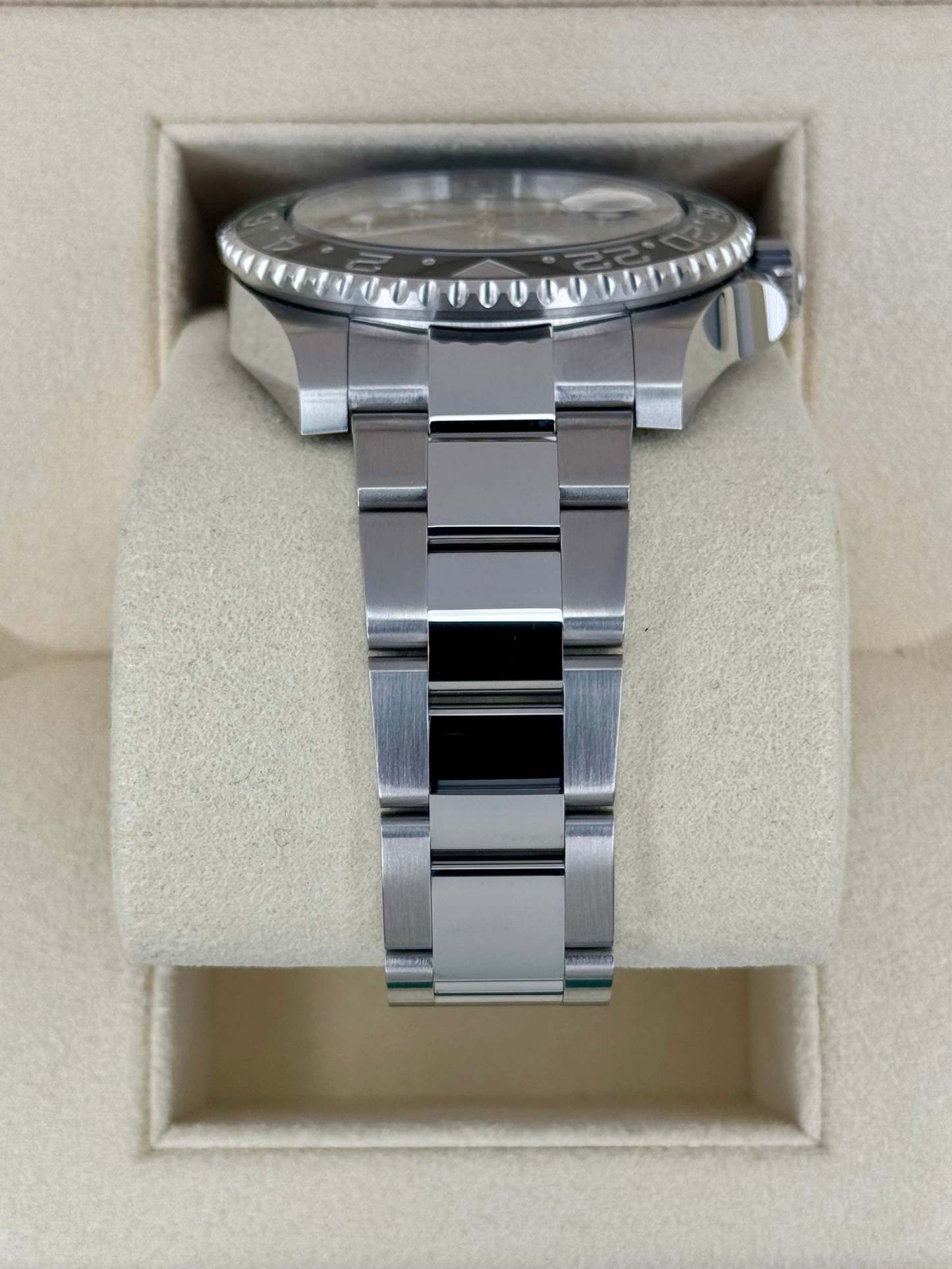 全新 2025 劳力士 GMT-Master II 40mm 126720VTNR 蚝式腕表。