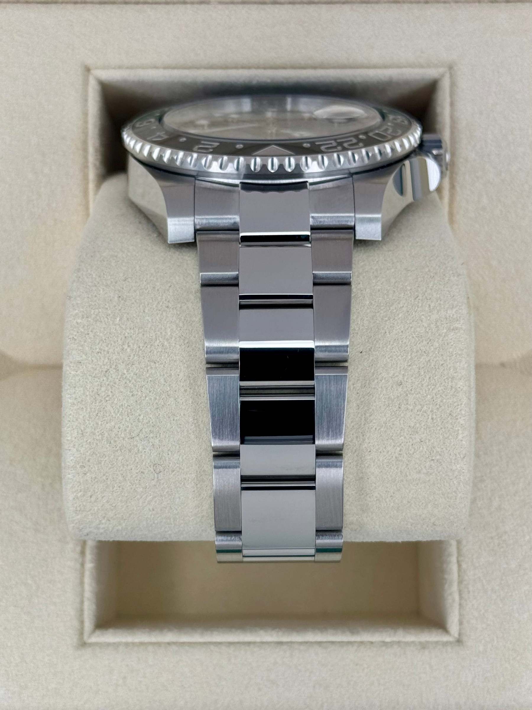 全新 2025 劳力士 GMT-Master II 40mm 126720VTNR 蚝式腕表。