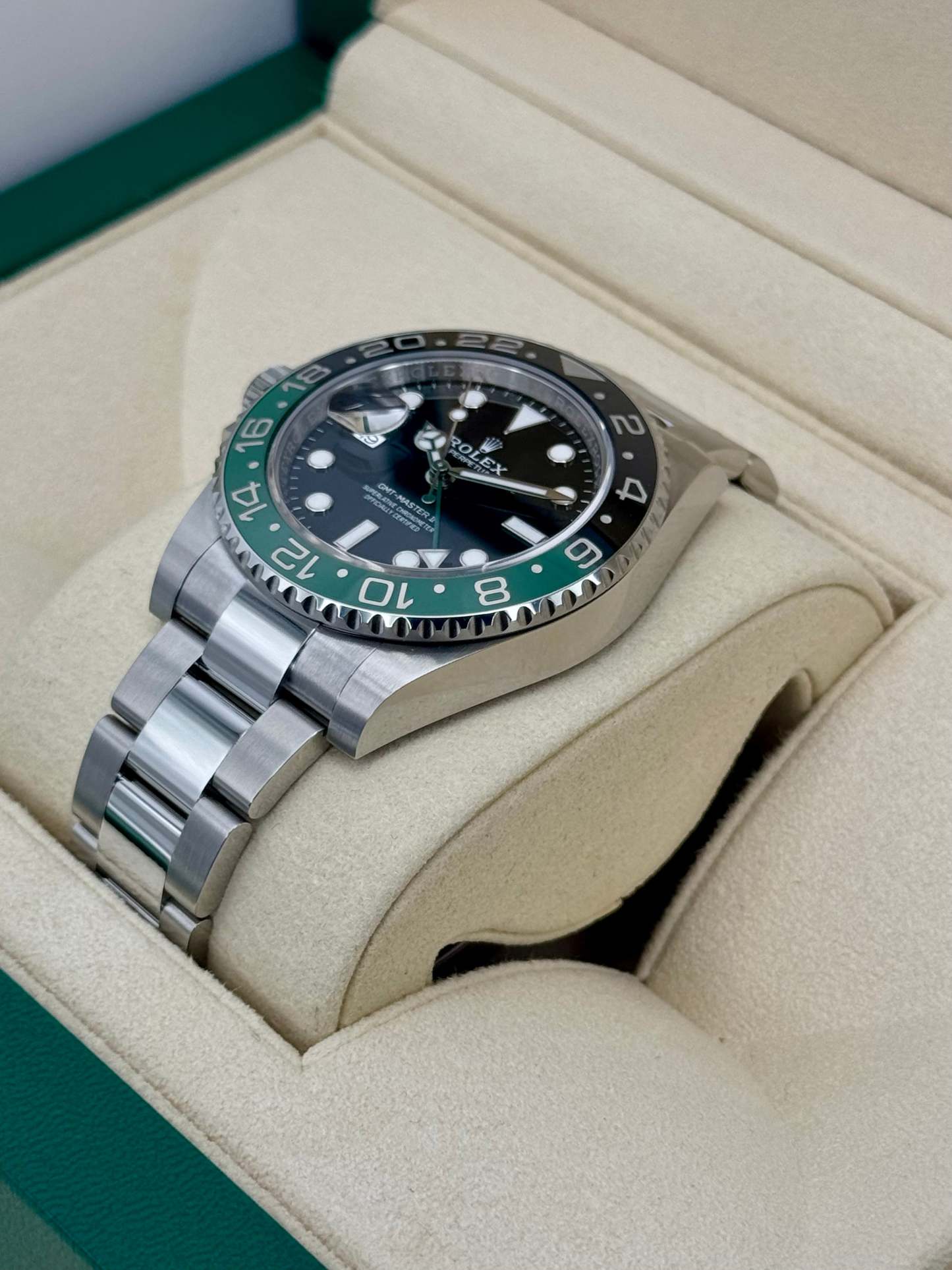 全新 2025 劳力士 GMT-Master II 40mm 126720VTNR 蚝式腕表。
