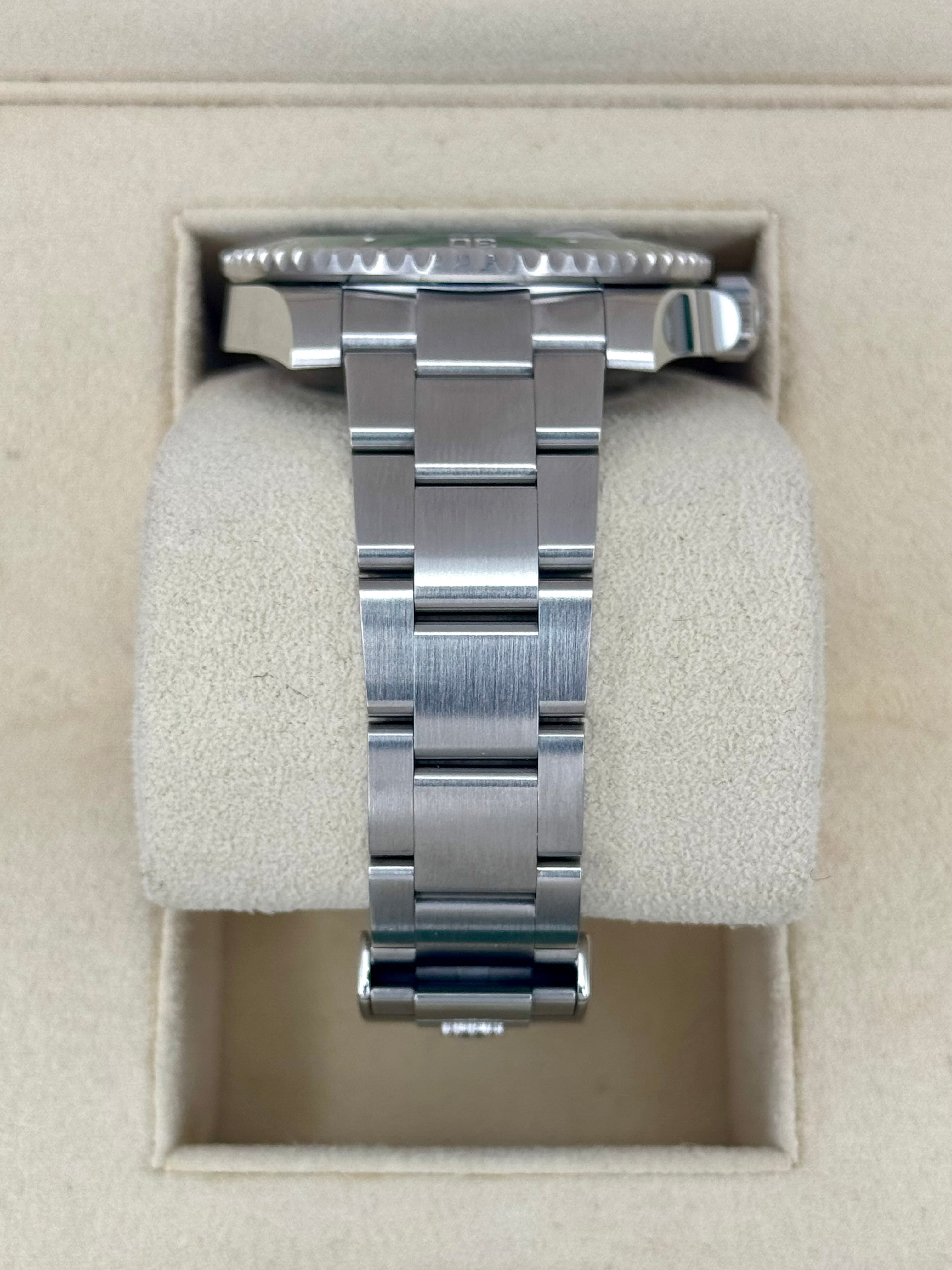 2018 Rolex Submariner  Hulk 40mm 116610LV Green Dial