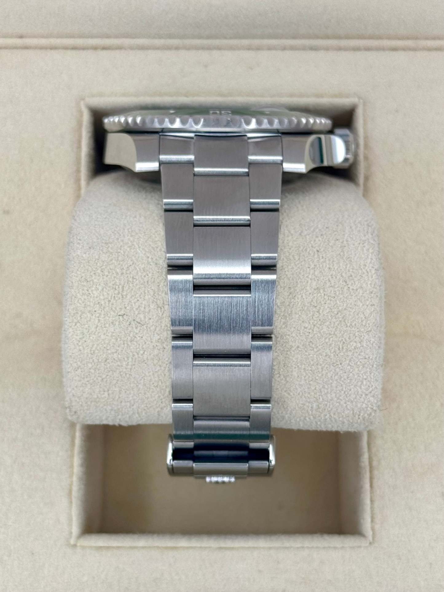 2018 Rolex Submariner  Hulk 40mm 116610LV Green Dial