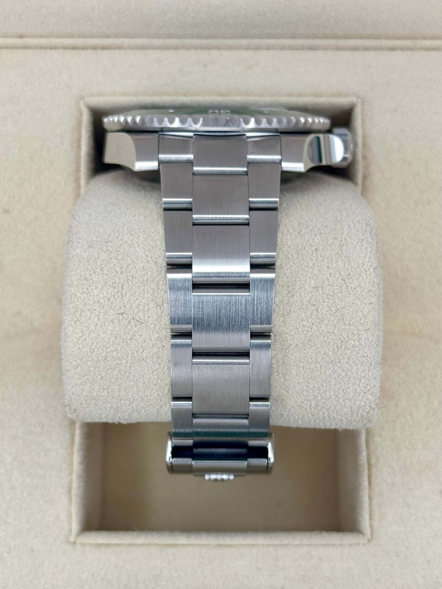 2018 Rolex Submariner  Hulk 40mm 116610LV Green Dial