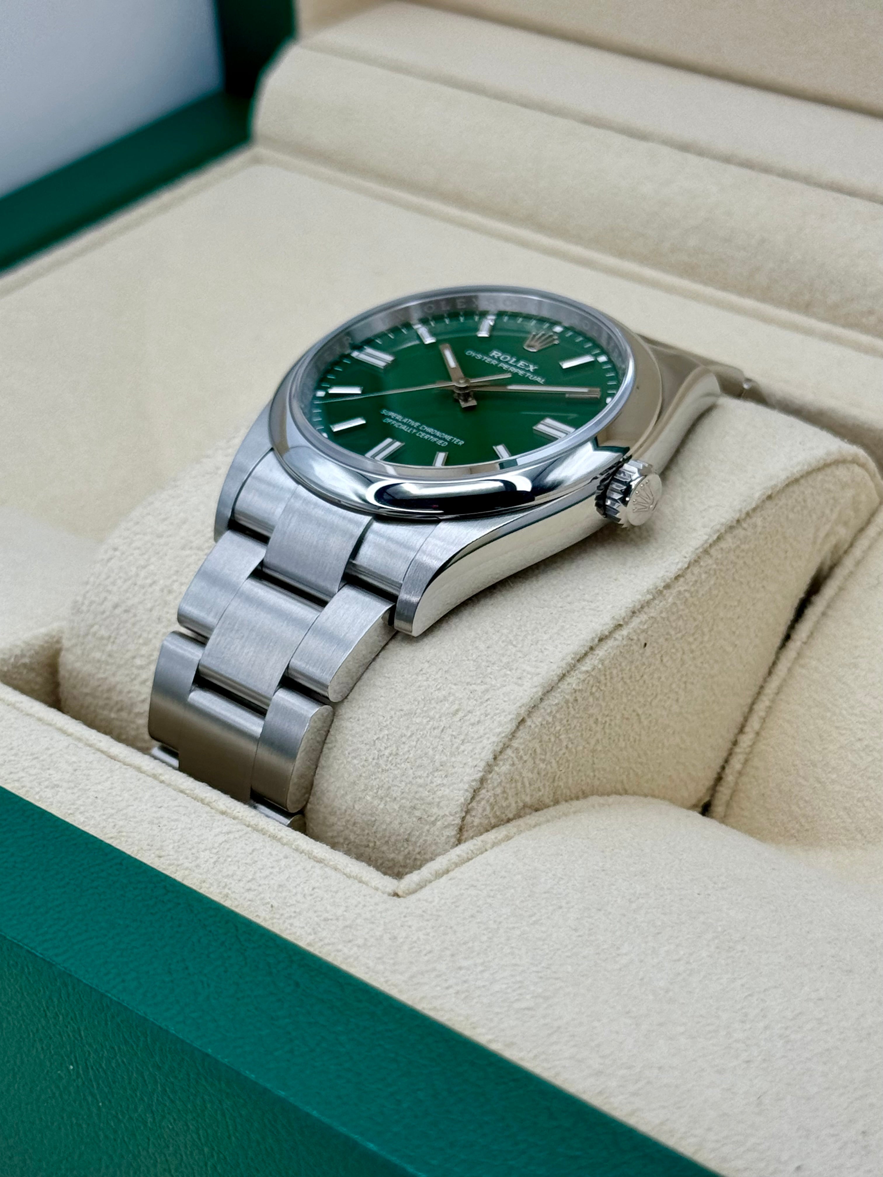 NEW 2024 ロレックス オイスターパーペチュアル 36mm 126000 グリーンダイヤル