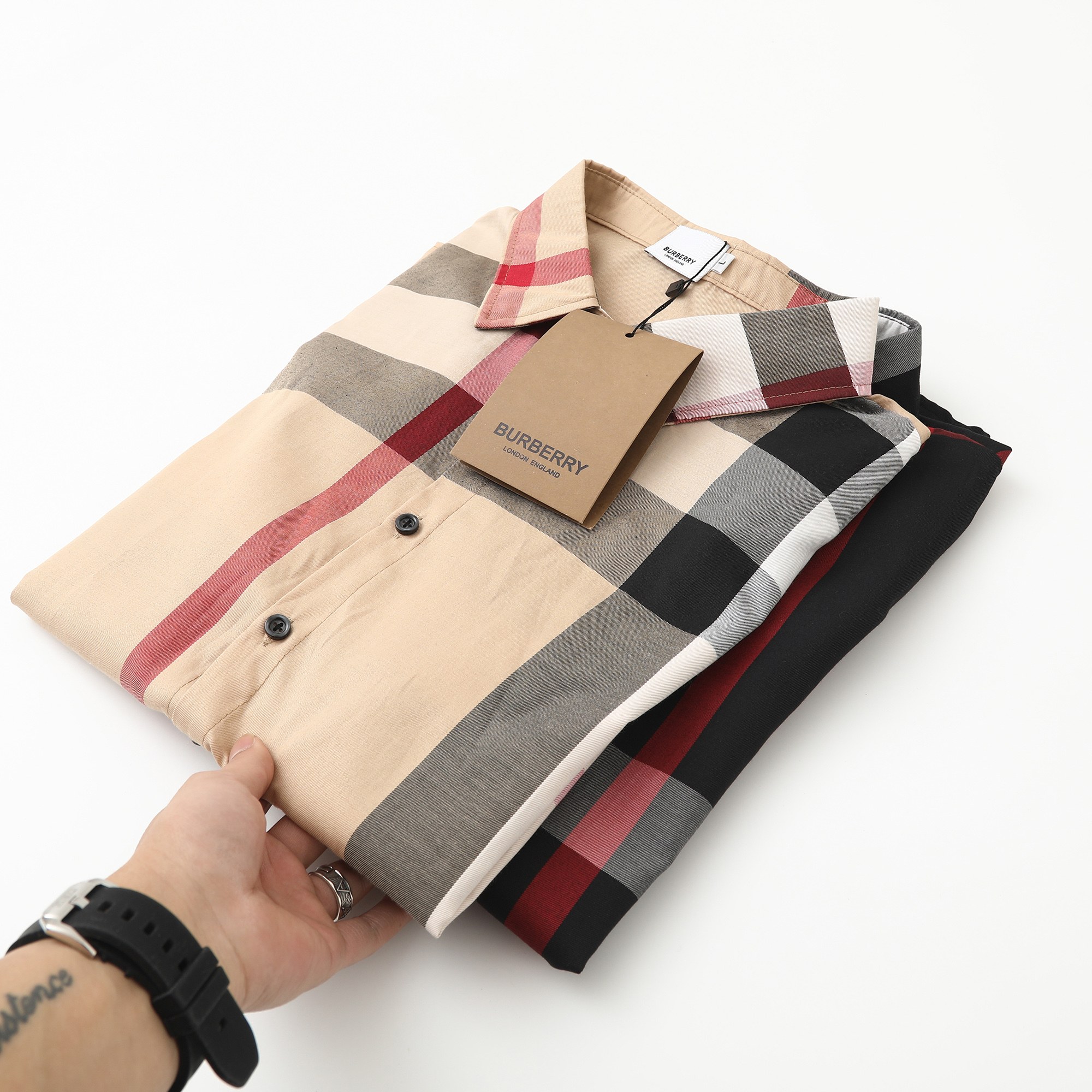 【BURBERRY旗艦店】（バーバリー） 半袖シャツ ご好評に付き再入荷！