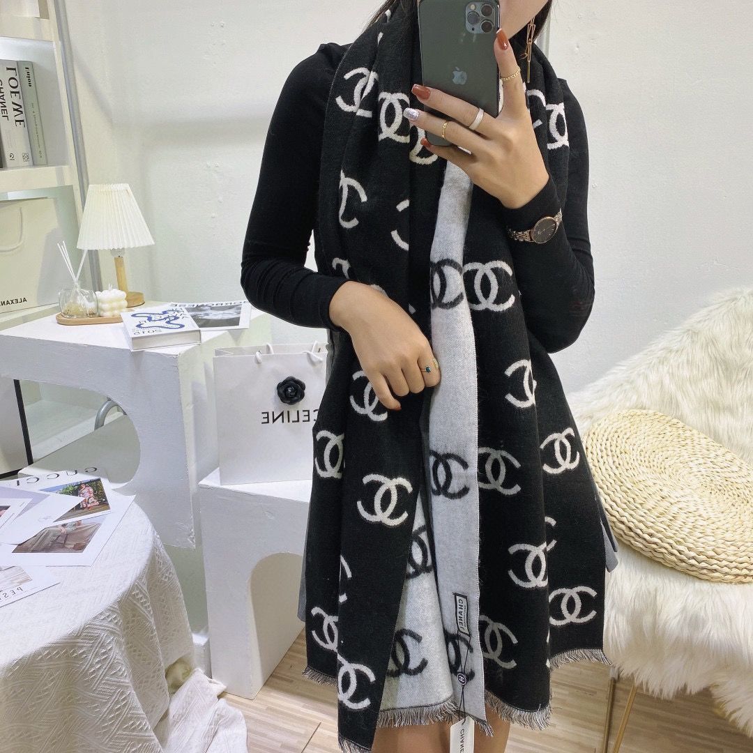 【CHANEL】（シャネル）カシミアスカーフ