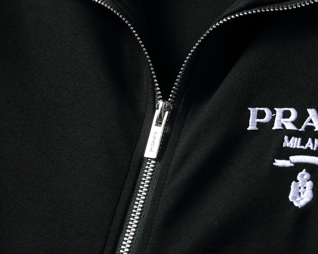 【Prada】( プラダ ) スーツ【即日出荷】ご好評に付き再入荷！