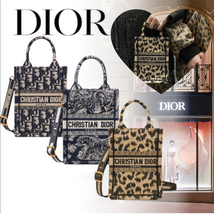 新作！すぐ届く☆【Dior】DIOR BOOK TOTE ミニ フォンバッグ♪