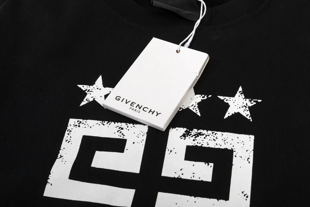 【GIVENCHY 公式旗艦店】ジバンシー 丸首の衛衣 スウェットご好評に付き再入荷！