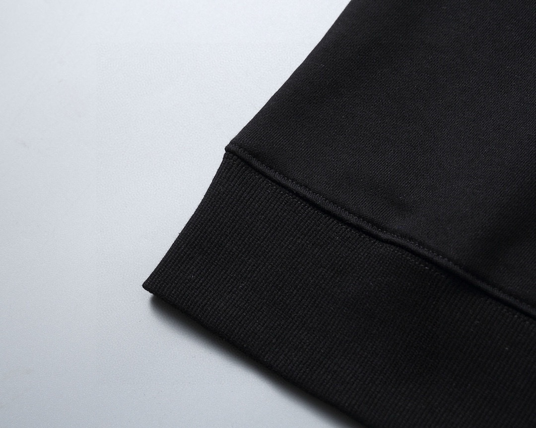 【GIVENCHY 公式旗艦店】ジバンシィ 丸首の衛衣 スウェットご好評に付き再入荷！