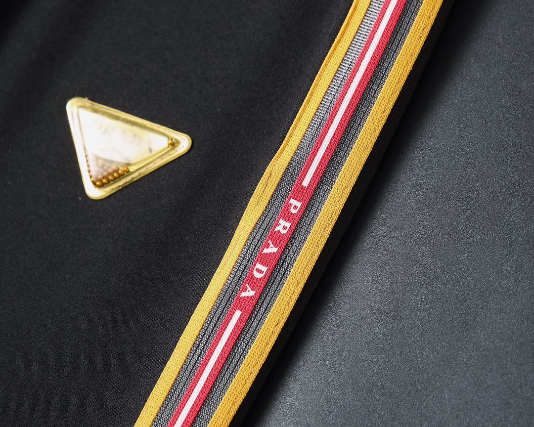 【Prada】( プラダ ) スーツ【即日出荷】ご好評に付き再入荷！