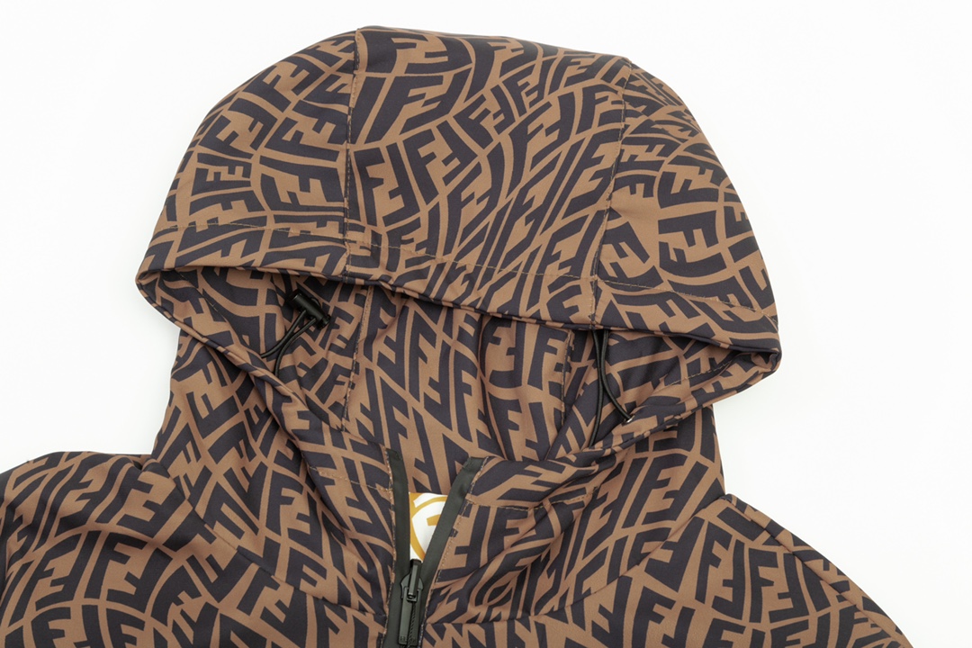 【FENDI】（フェンディ） 両面ジャケット、ご好評に付き再入荷！