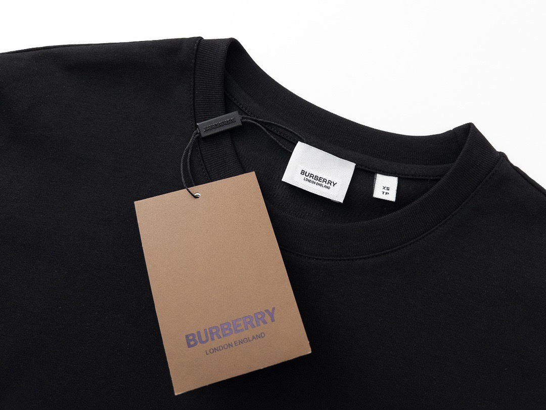 【Burberry】（バーバリー )半袖 男女兼用、ご好評に付き再入荷！