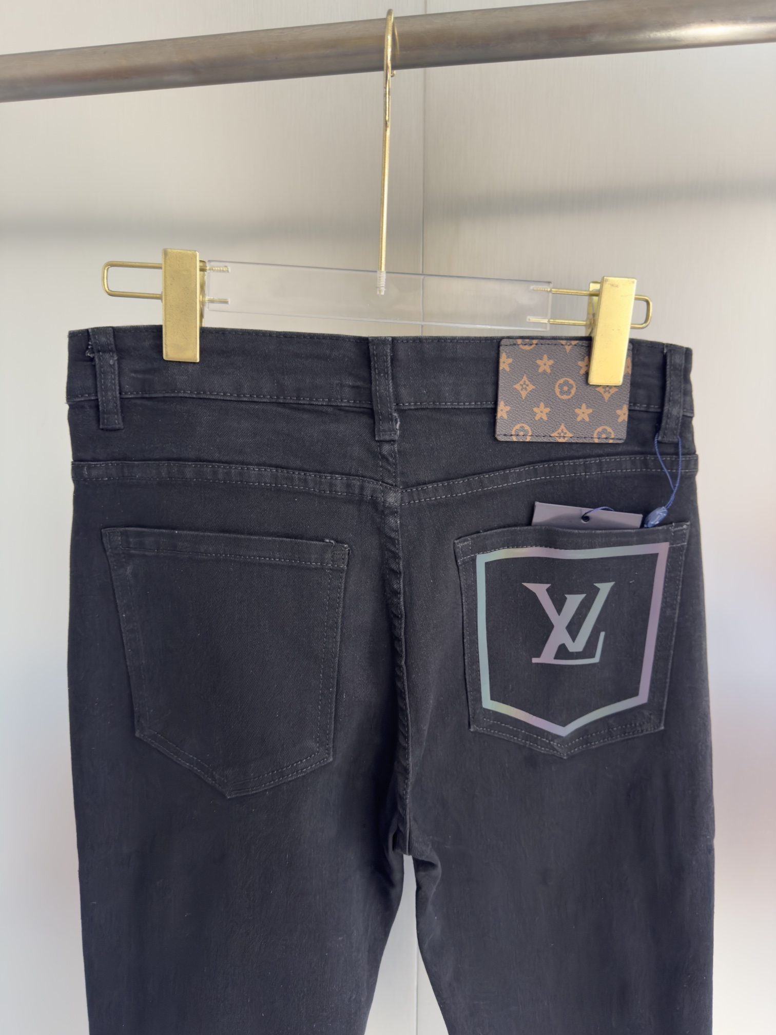 【LOUIS VUITTON 公式旗艦店】ジーパン、ご好評に付き再入荷！