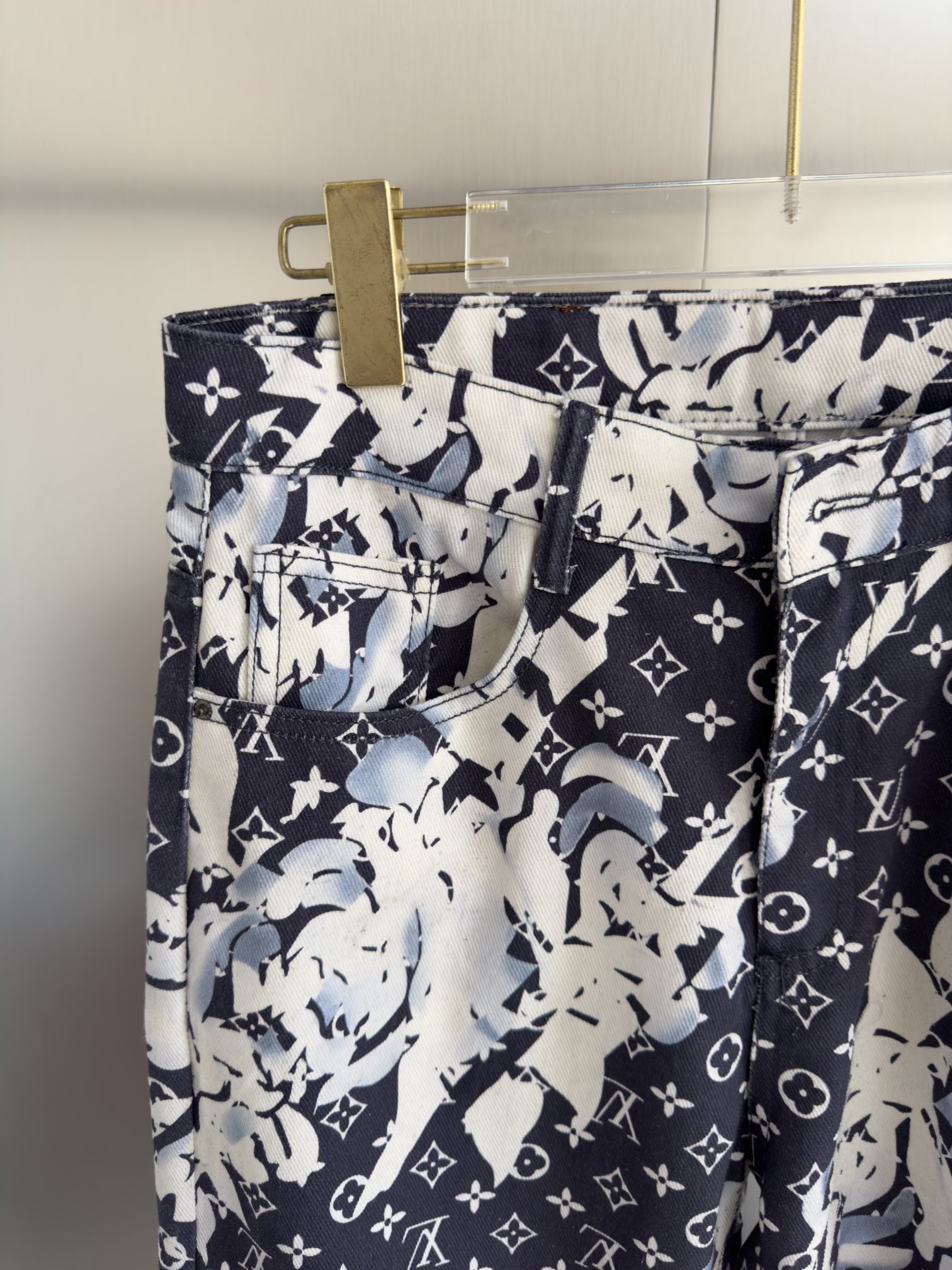 【LOUIS VUITTON 公式旗艦店】24FWジーパン、ご好評に付き再入荷！