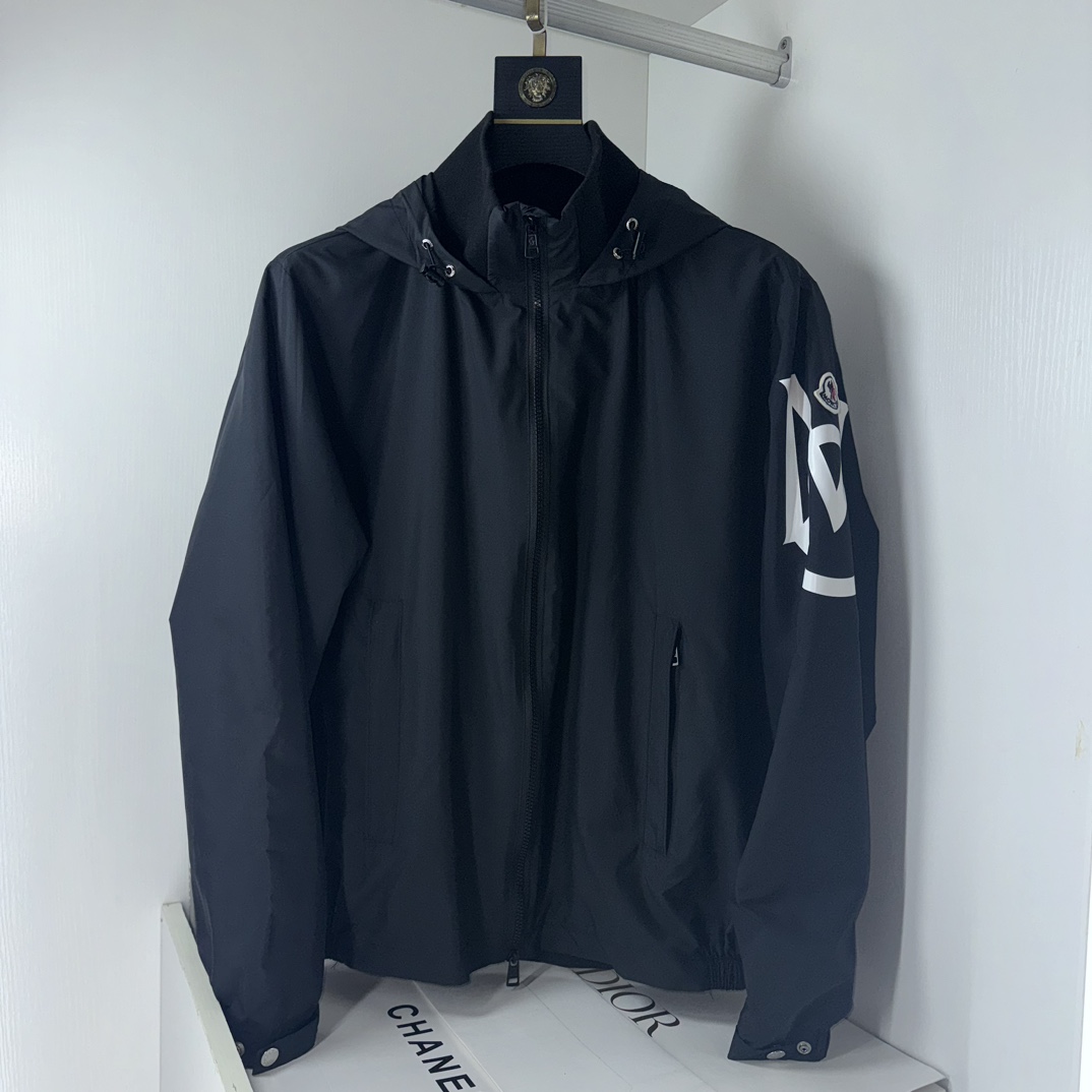 【MONCLER 公式旗艦店】ジャケット トレンチコート、ご好評に付き再入荷！