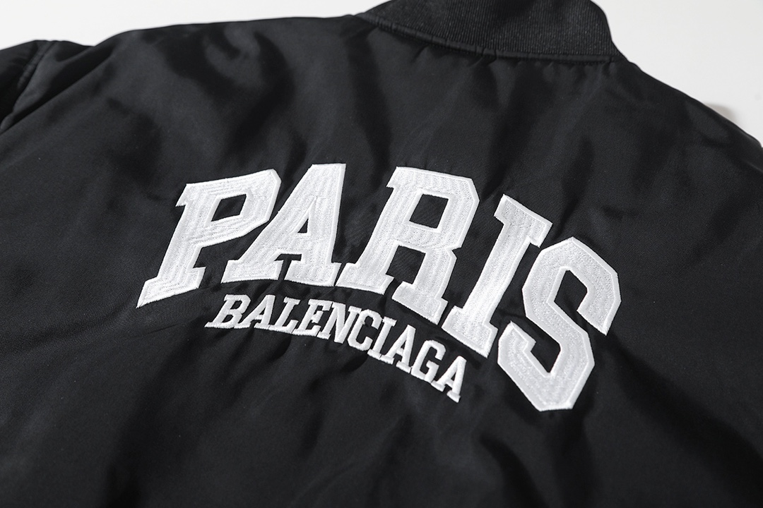 【BALENCIAGA 公式 旗艦店】バレンシアガ  中綿ジャケット ご好評に付き再入荷！