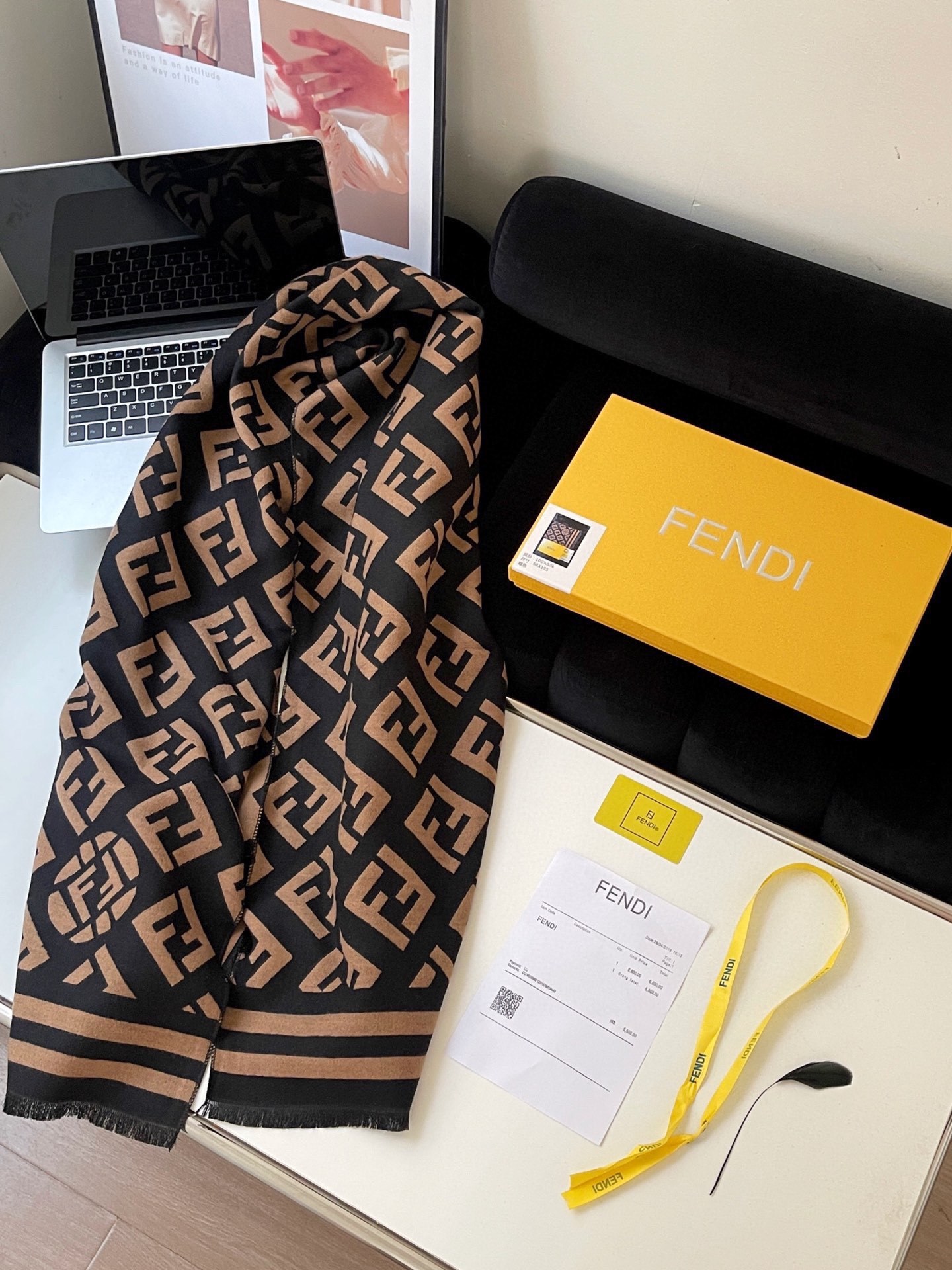 【FENDI 公式旗艦店】（フェンディ）スカーフ 68*195CM