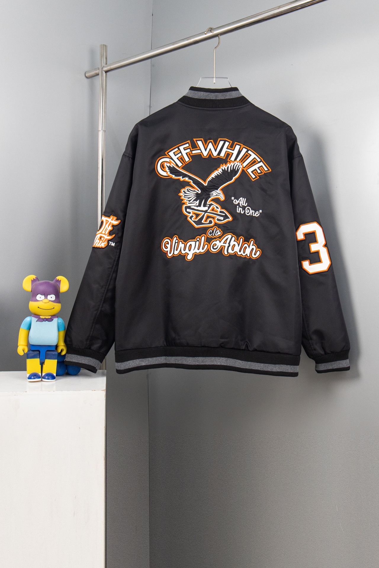 【OFF-WHITE 公式旗艦店】2025SSジャケット、ご好評に付き再入荷！