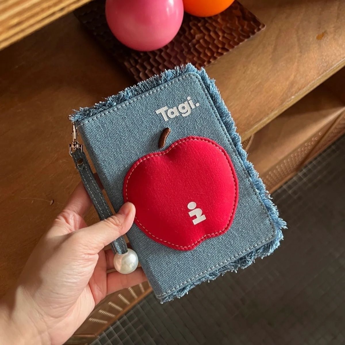 《蘋蘋安安》珍珠牛仔流蘇錢包 「可放護照、證件、零錢」