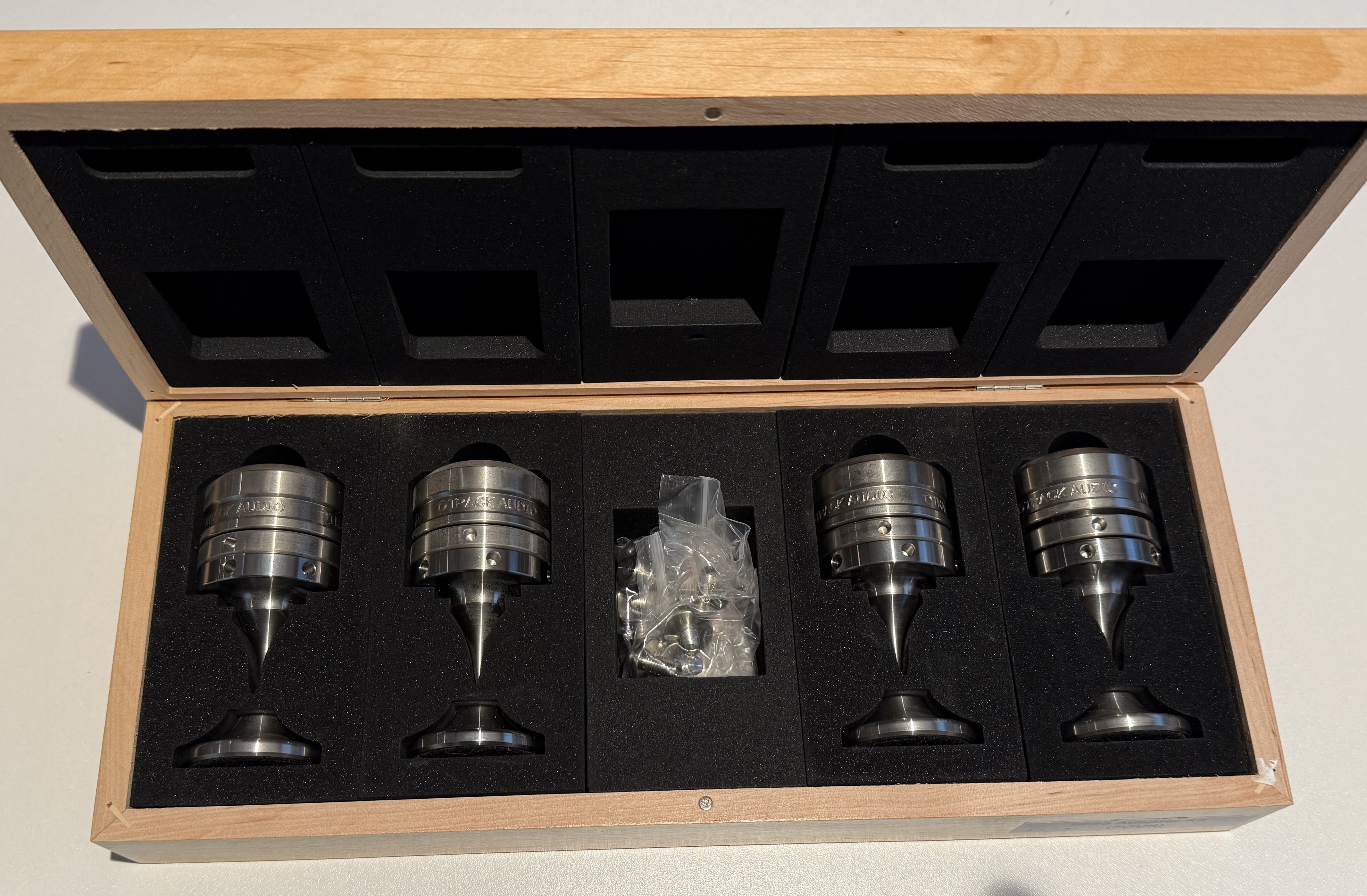 Solid adaptor kit spike 