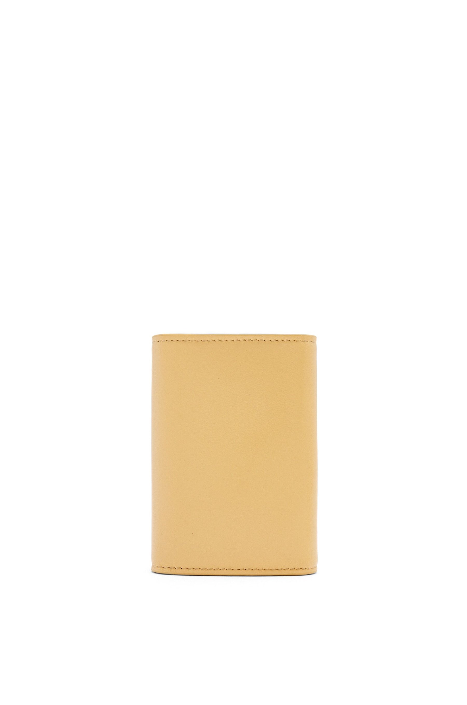 パファー アナグラム バーティカル ウォレット スモール（シャイニーナパカーフ）