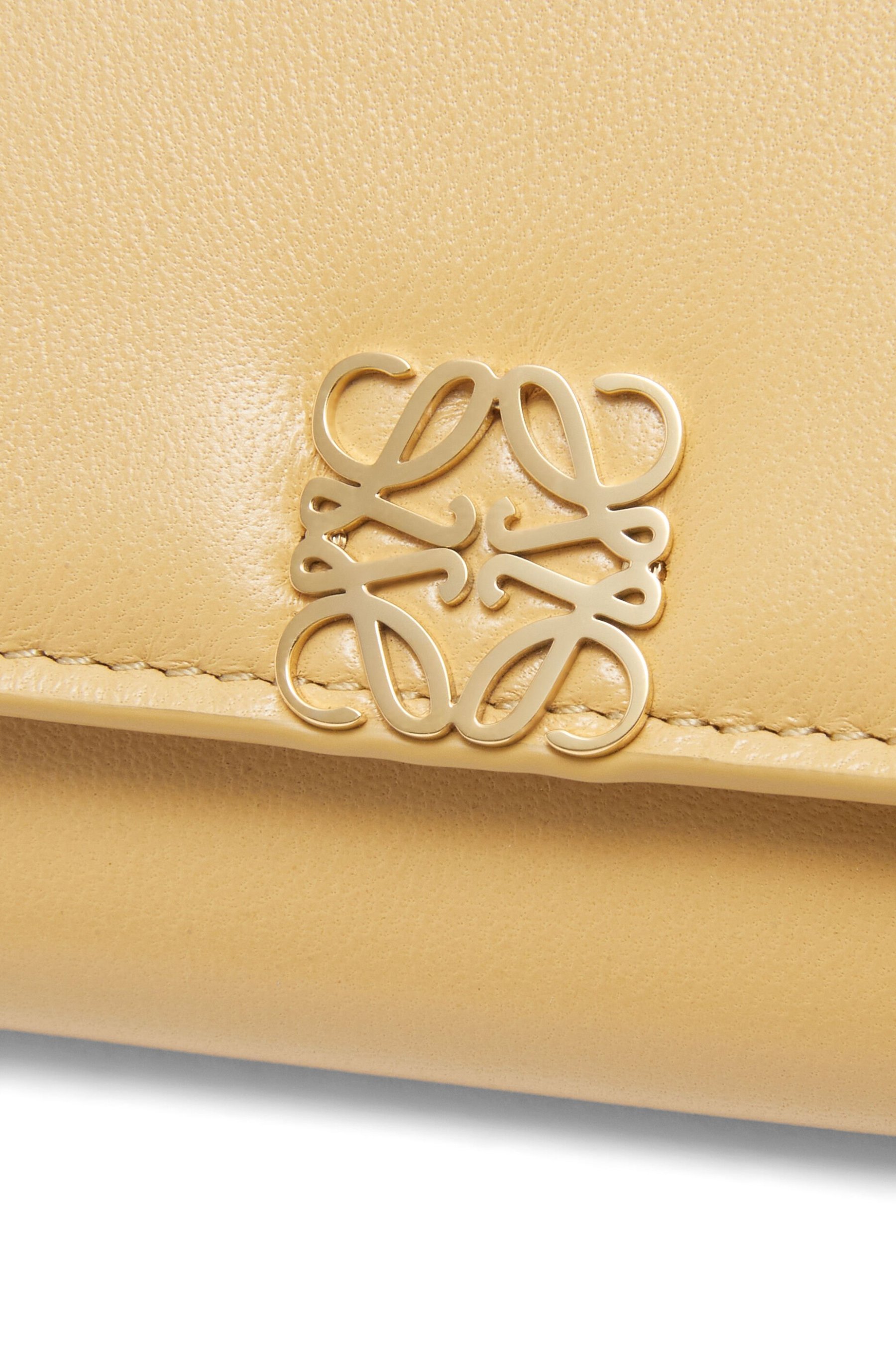 パファー アナグラム バーティカル ウォレット スモール（シャイニーナパカーフ）