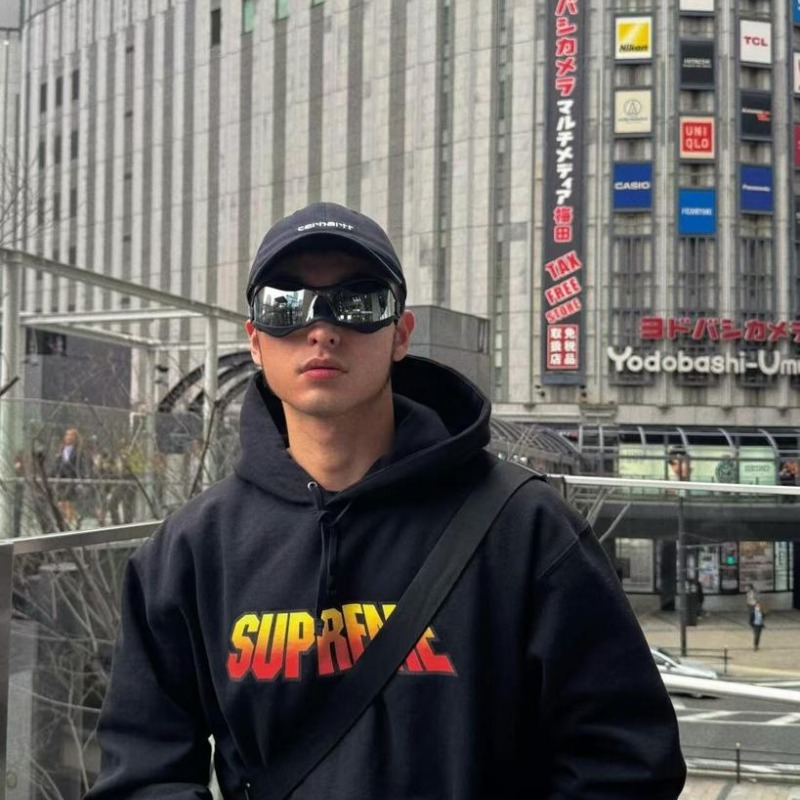 Supreme GRADIENT HOODED グラデーションロゴプリント フード付きスウェットシャツ 男女兼用