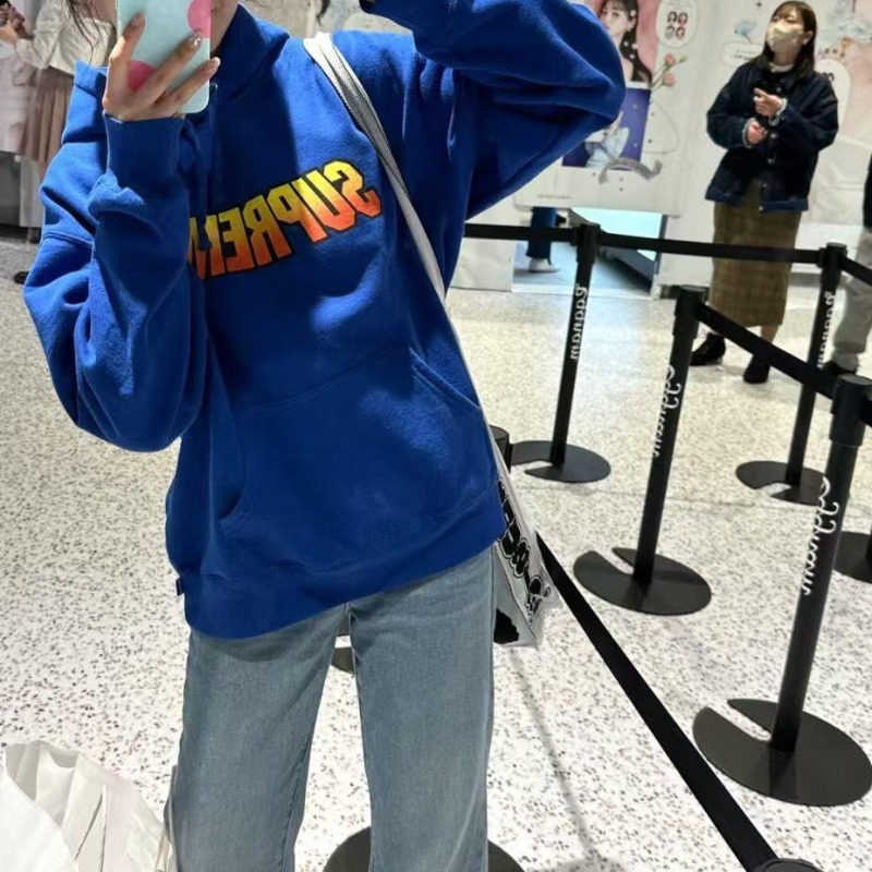 Supreme GRADIENT HOODED グラデーションロゴプリント フード付きスウェットシャツ 男女兼用