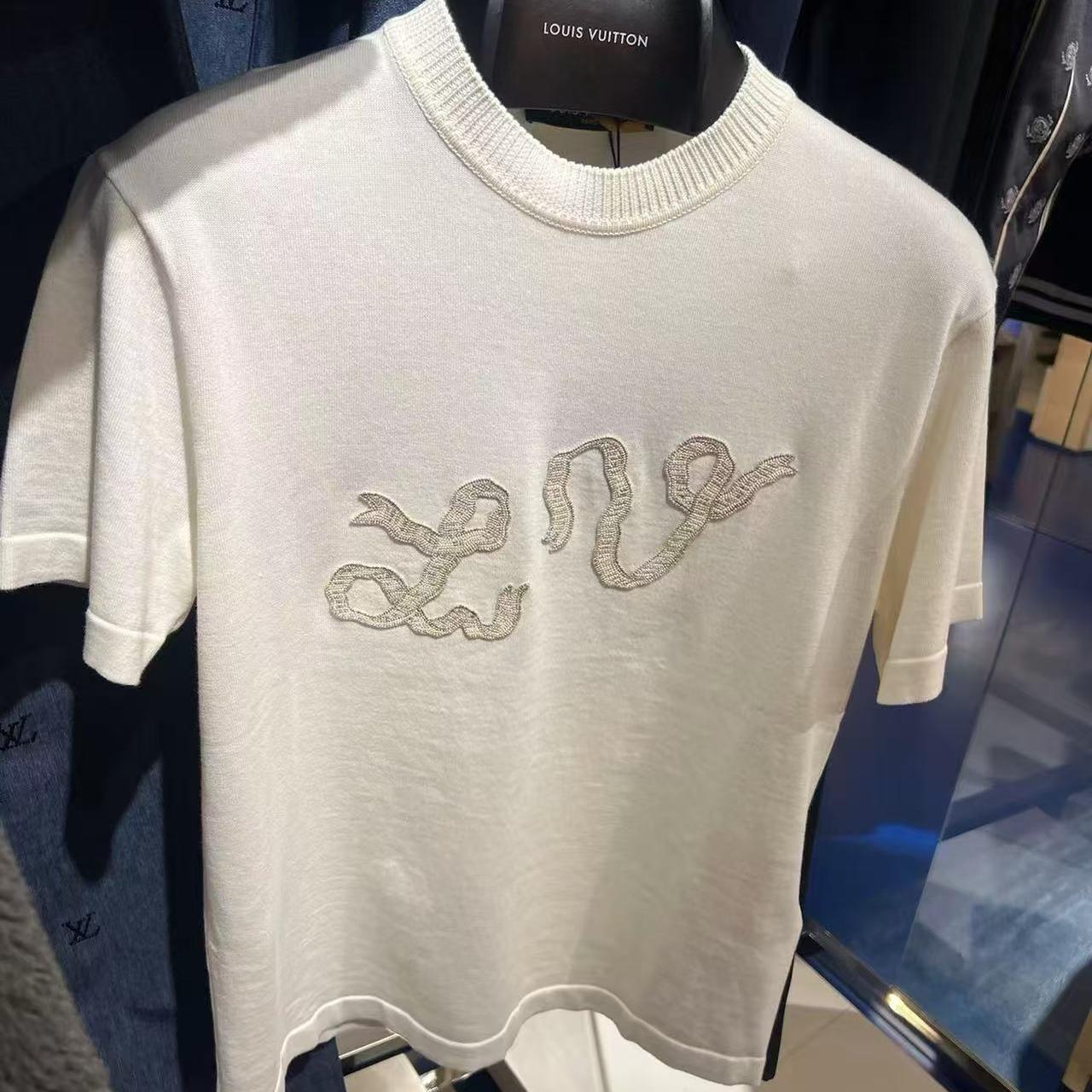 LV/ルイ・ヴィトン メンズ Tシャツ 胸元にリボン刺繍、リブ襟、コットンカジュアル新スタイル