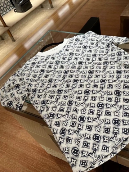 LV ルイヴィトン 新作 メンズ モノグラム プリント ラウンドネック 半袖 Tシャツ