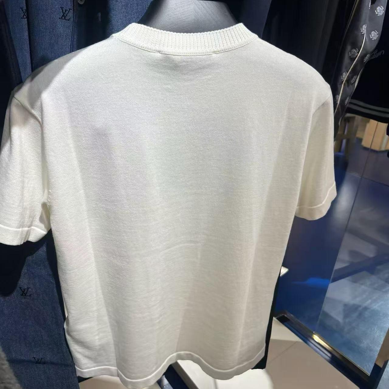 LV/ルイ・ヴィトン メンズ Tシャツ 胸元にリボン刺繍、リブ襟、コットンカジュアル新スタイル