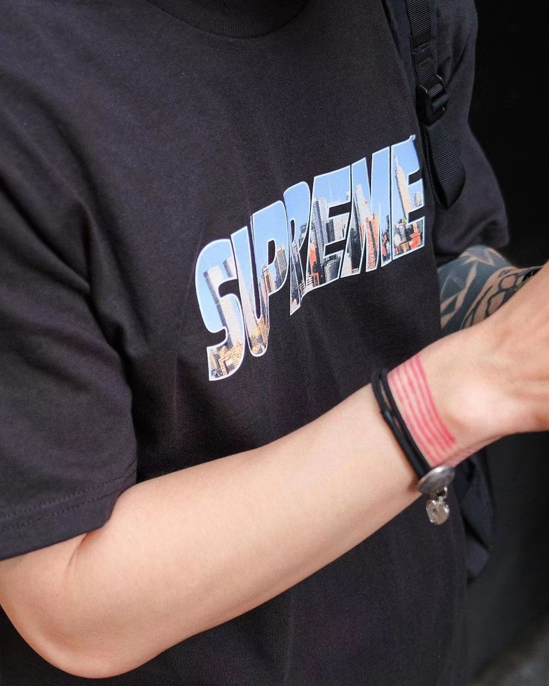 Supreme Week1 GOTHAM Tee ゴッサムシティ レターロゴ 半袖Tシャツ ユニセックス