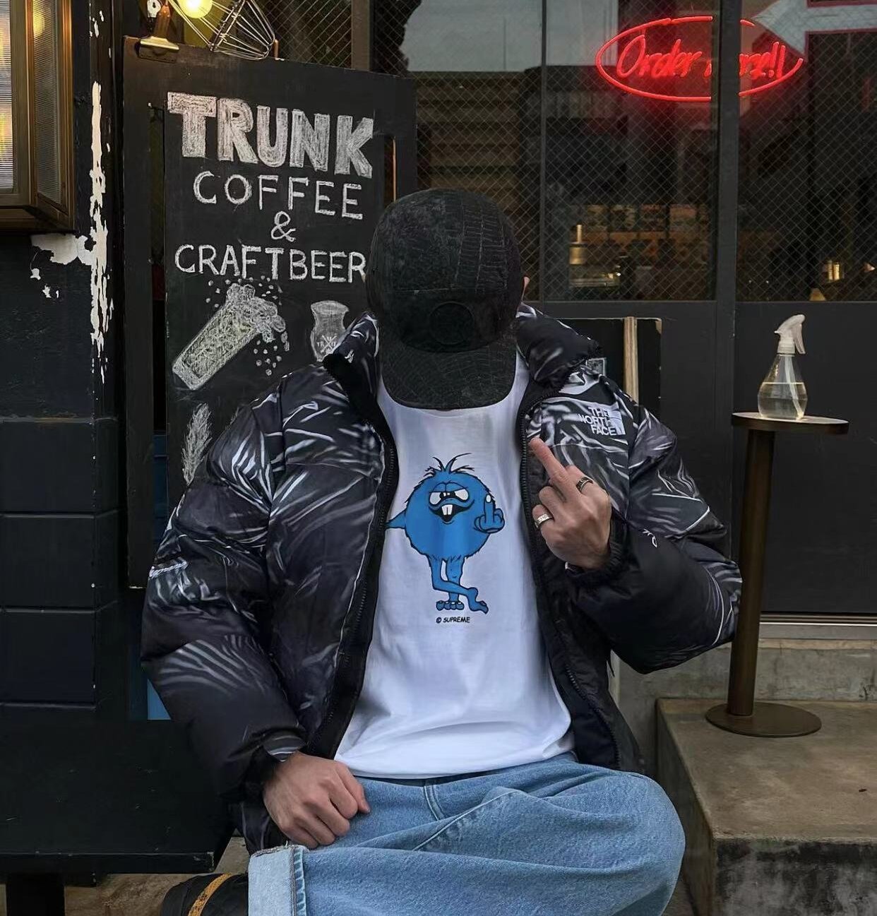 SUPREME CAMACHO TEE 中指クラシック漫画人形プリント半袖Tシャツ 男女兼用