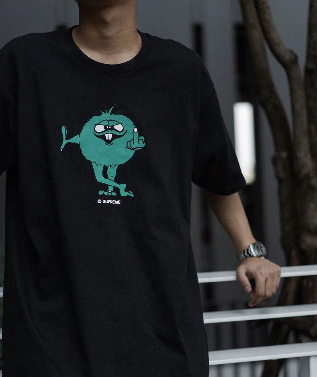 SUPREME CAMACHO TEE 中指クラシック漫画人形プリント半袖Tシャツ 男女兼用