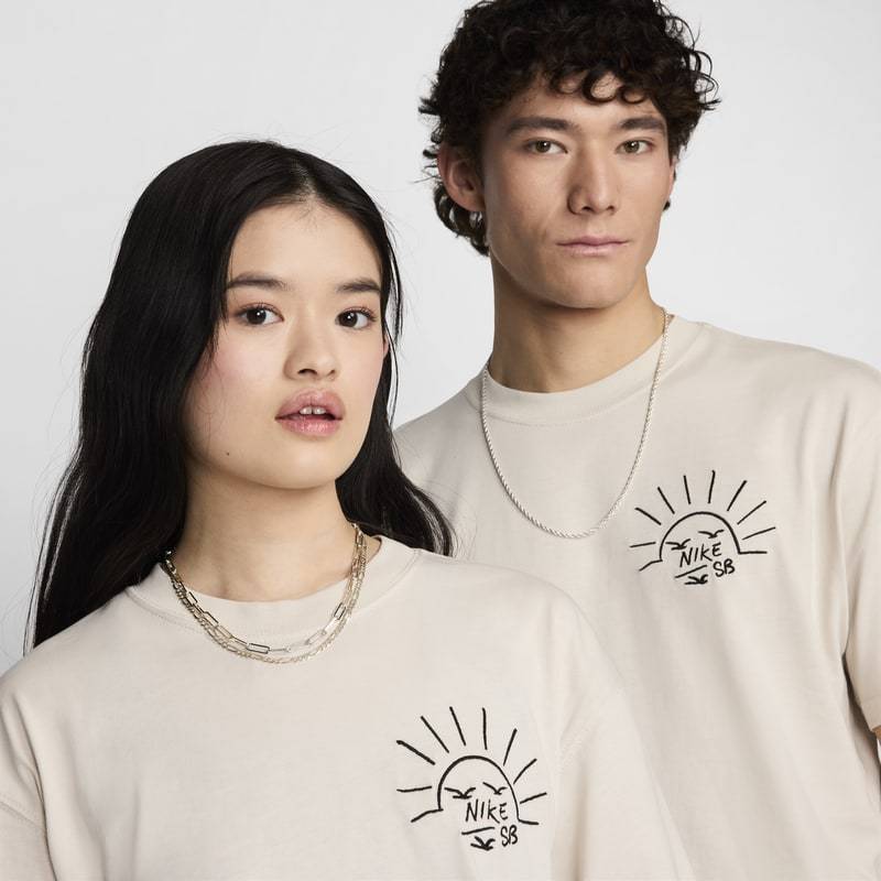 ナイキ NIKE SB メンズとレディース スケートボード Tシャツ 夏新作 グラフィティプリント ゆったり コットン 半袖シャツ