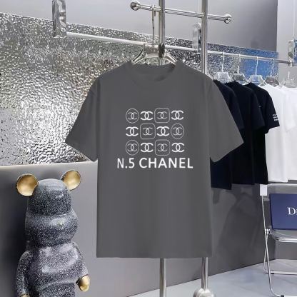 【シャネル】2025新作 CHANEL プリント ラウンドネック ドロップショルダー 半袖 Tシャツ ユニセックス