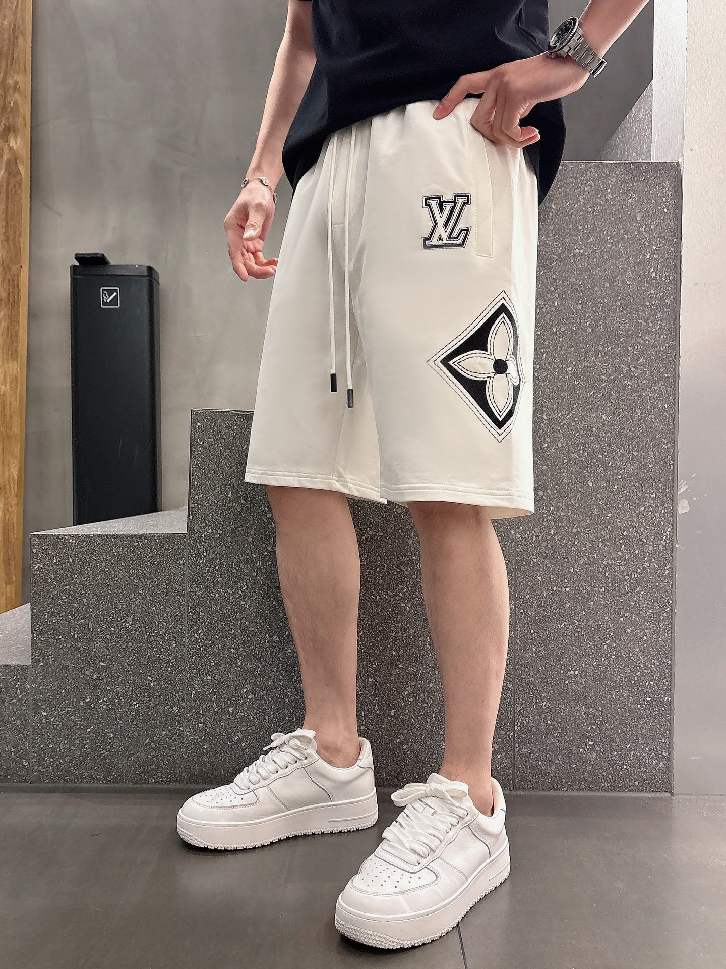 LV ルイ・ヴィトン 2025SS 新作 ショートパンツ クラシックな刺繍入り花びらショートパンツ